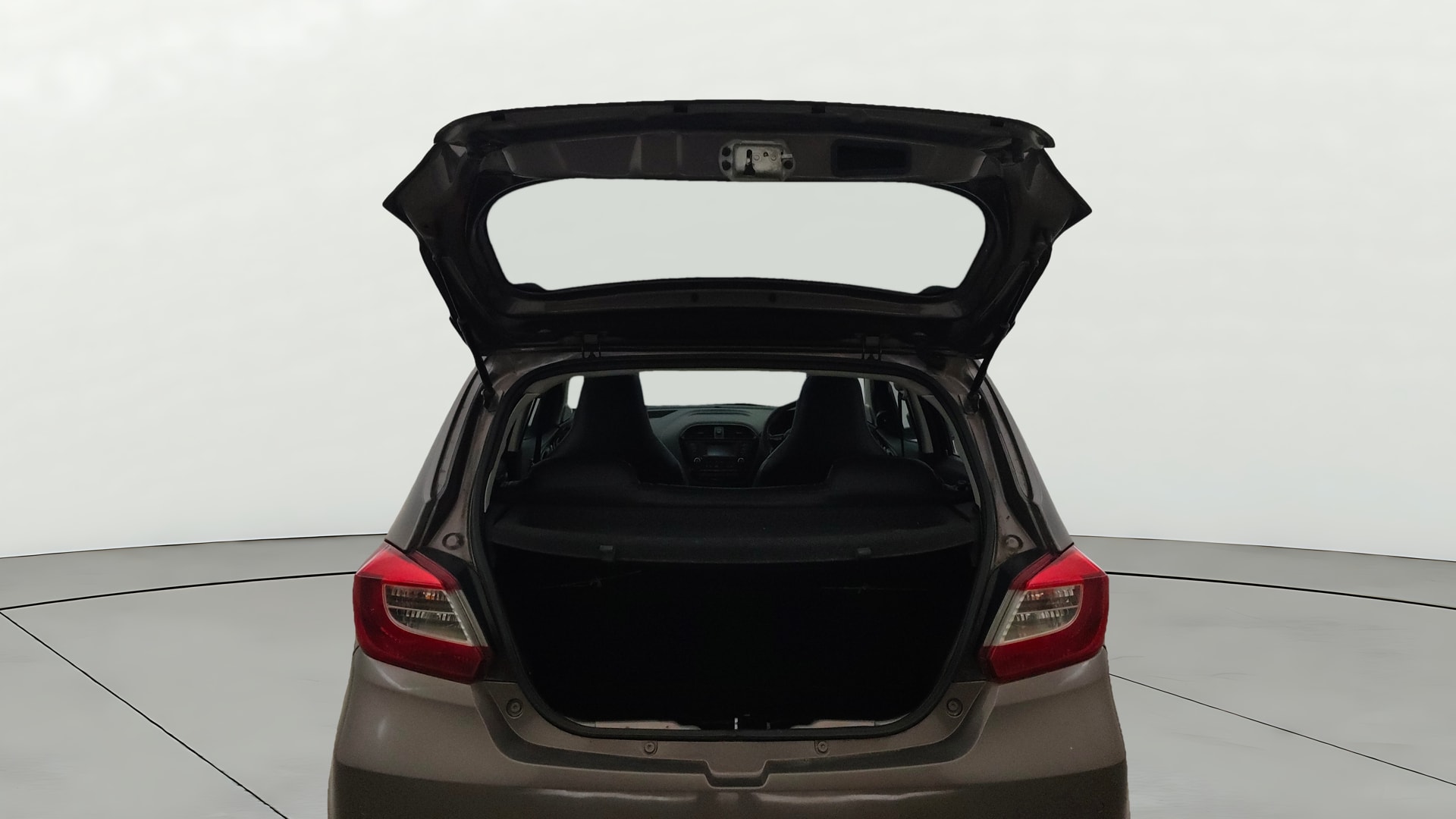 View 2018 Tata Tiago Revotorq XB Image 16 Used 2018 Tata Tiago Revotorq XB Image 16