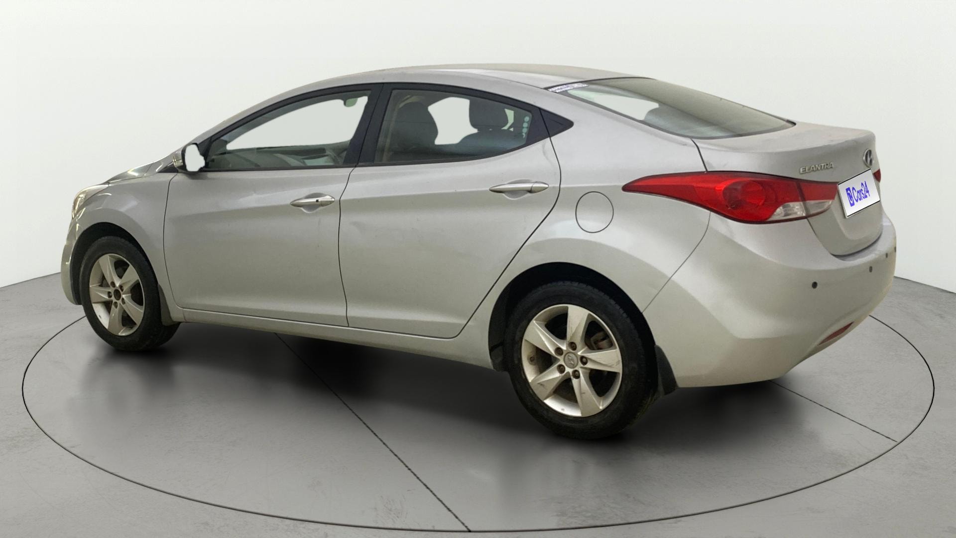 View 2013 Hyundai Elantra 1.6 CRDi S Image 2 Used 2013 Hyundai Elantra 1.6 CRDi S Image 2