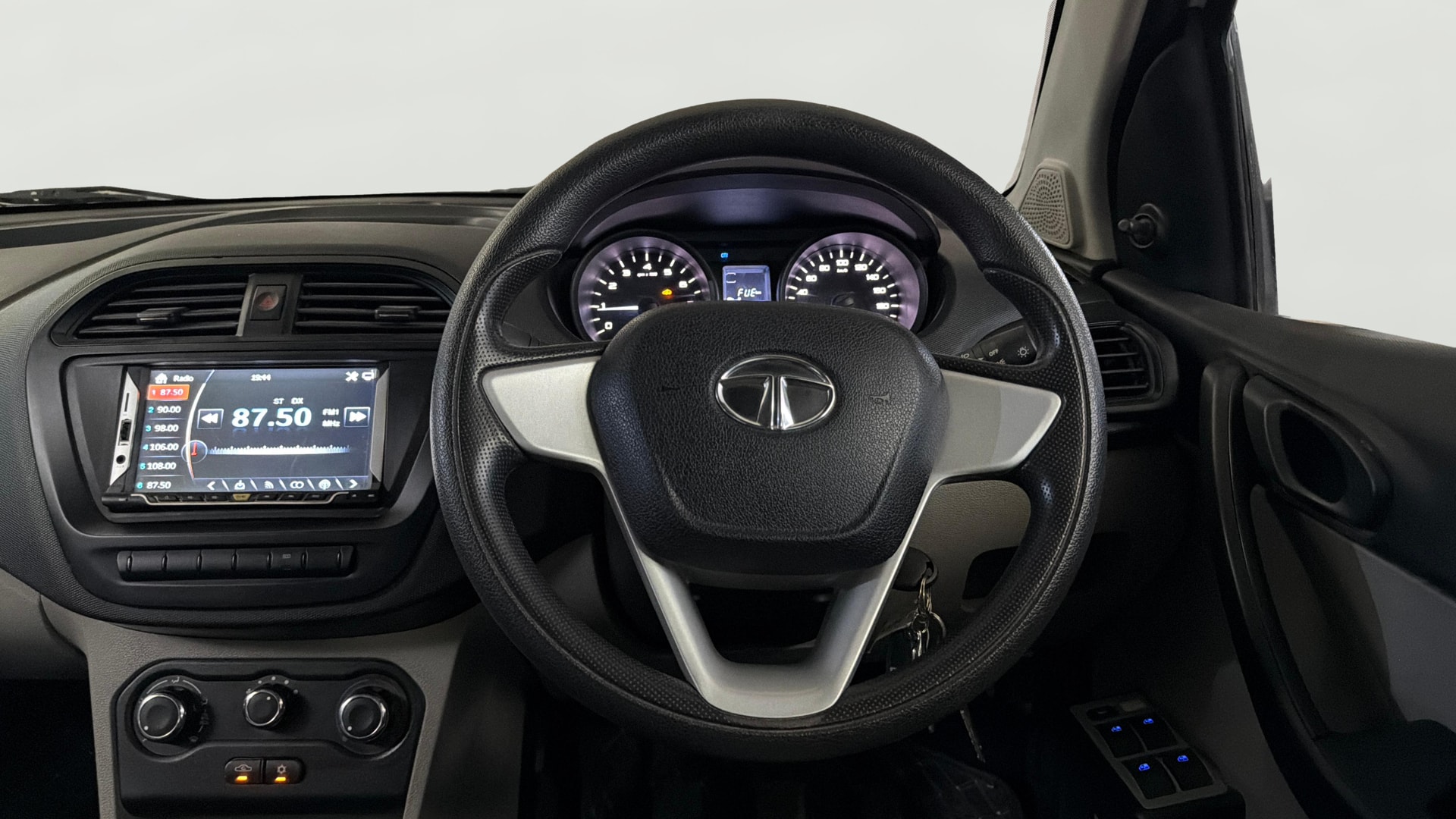 View 2018 Tata Tiago Revotorq XB Image 20 Used 2018 Tata Tiago Revotorq XB Image 20