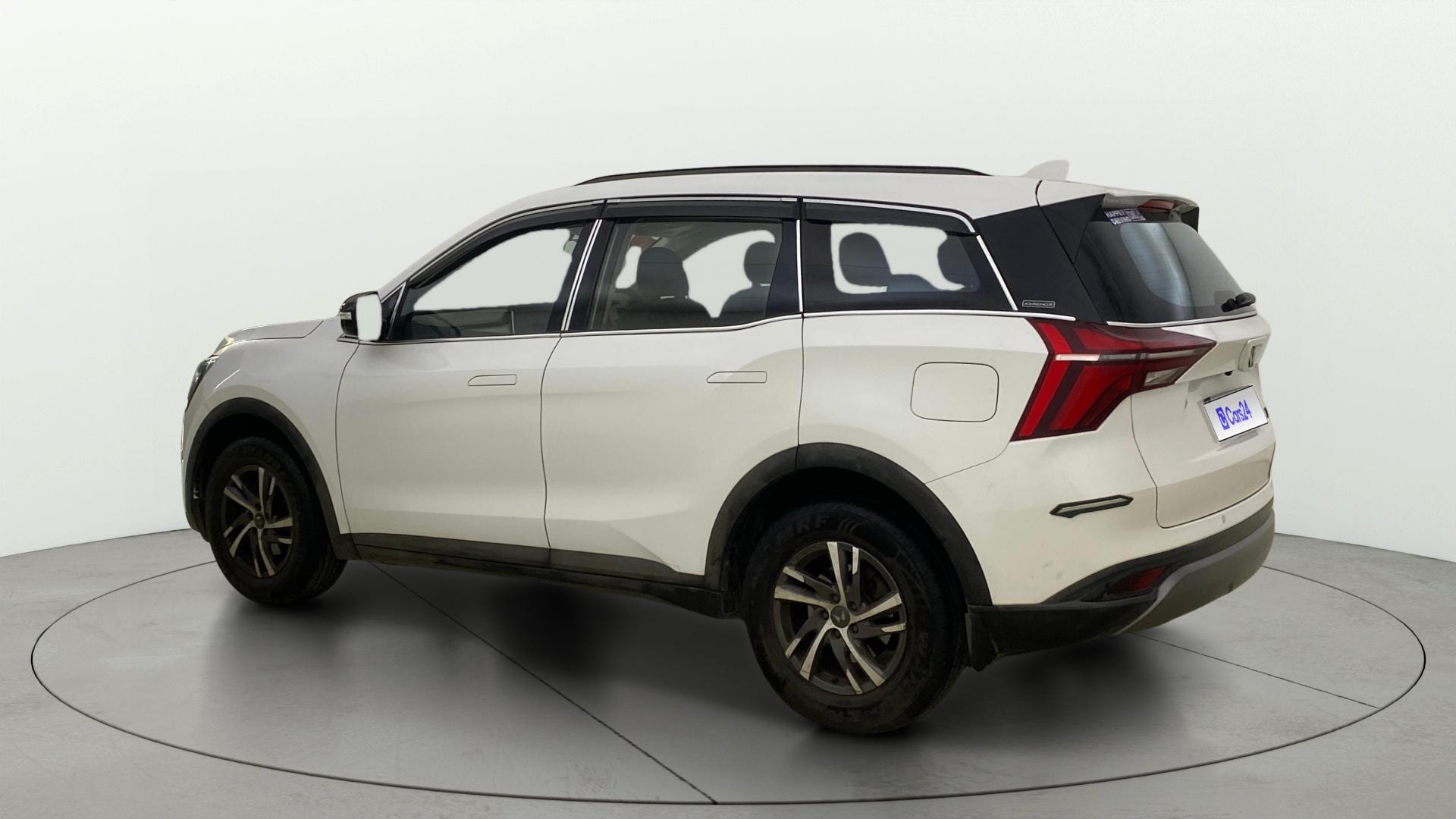 View 2022 Mahindra XUV700 MX Petrol 5 STR Image 2 Used 2022 Mahindra XUV700 MX Petrol 5 STR Image 2