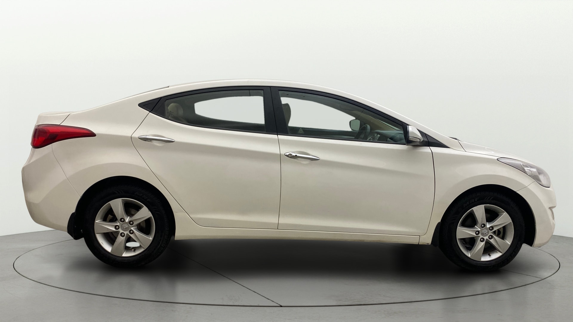 View 2013 Hyundai Elantra 1.6 CRDi S Image 9 Used 2013 Hyundai Elantra 1.6 CRDi S Image 9