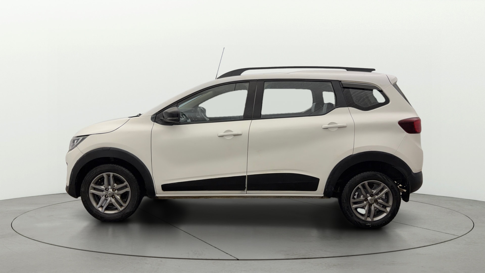 View 2022 Renault Triber RXZ Image 27 Used 2022 Renault Triber RXZ Image 27