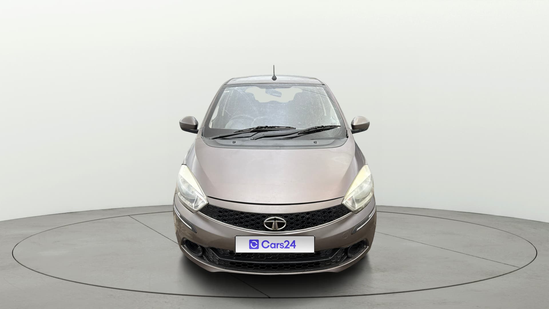 यूज़्ड 2017 टाटा टियागो, New Delhi यूज़्ड 2017 टाटा टियागो, New Delhi