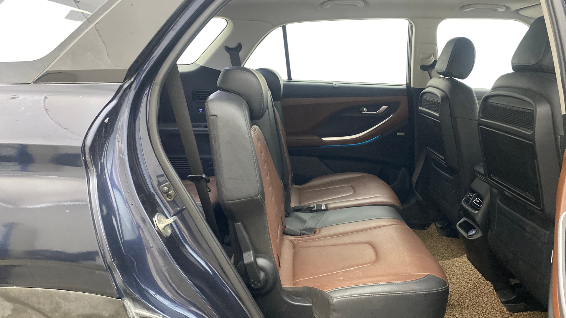 View 2022 Hyundai Alcazar Prestige 6 Seater MT Petrol Image 38 Used 2022 Hyundai Alcazar Prestige 6 Seater MT Petrol Image 38