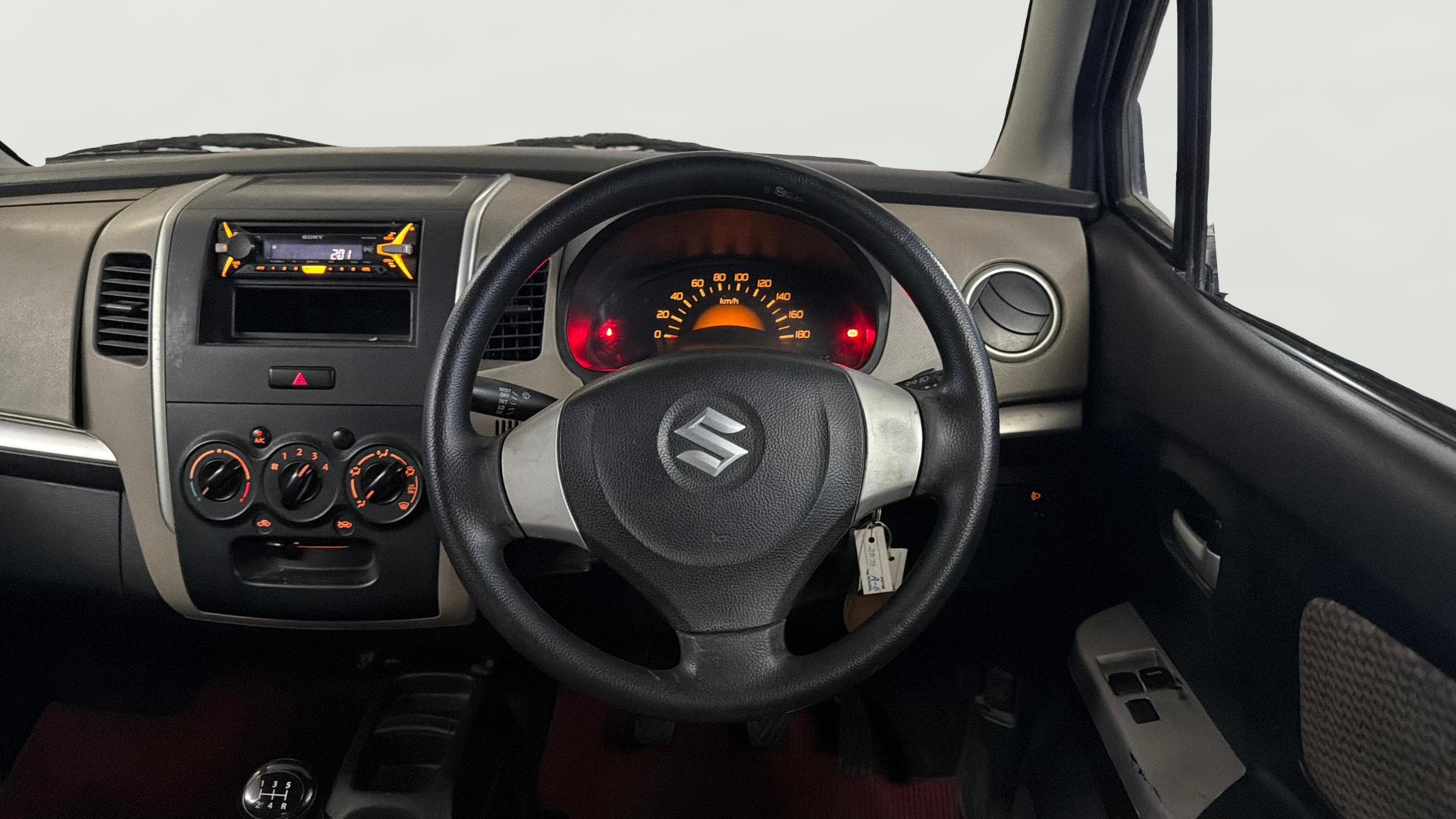 View 2015 Maruti Suzuki 1000 Base Variant Image 20 Used 2015 Maruti Suzuki 1000 Base Variant Image 20