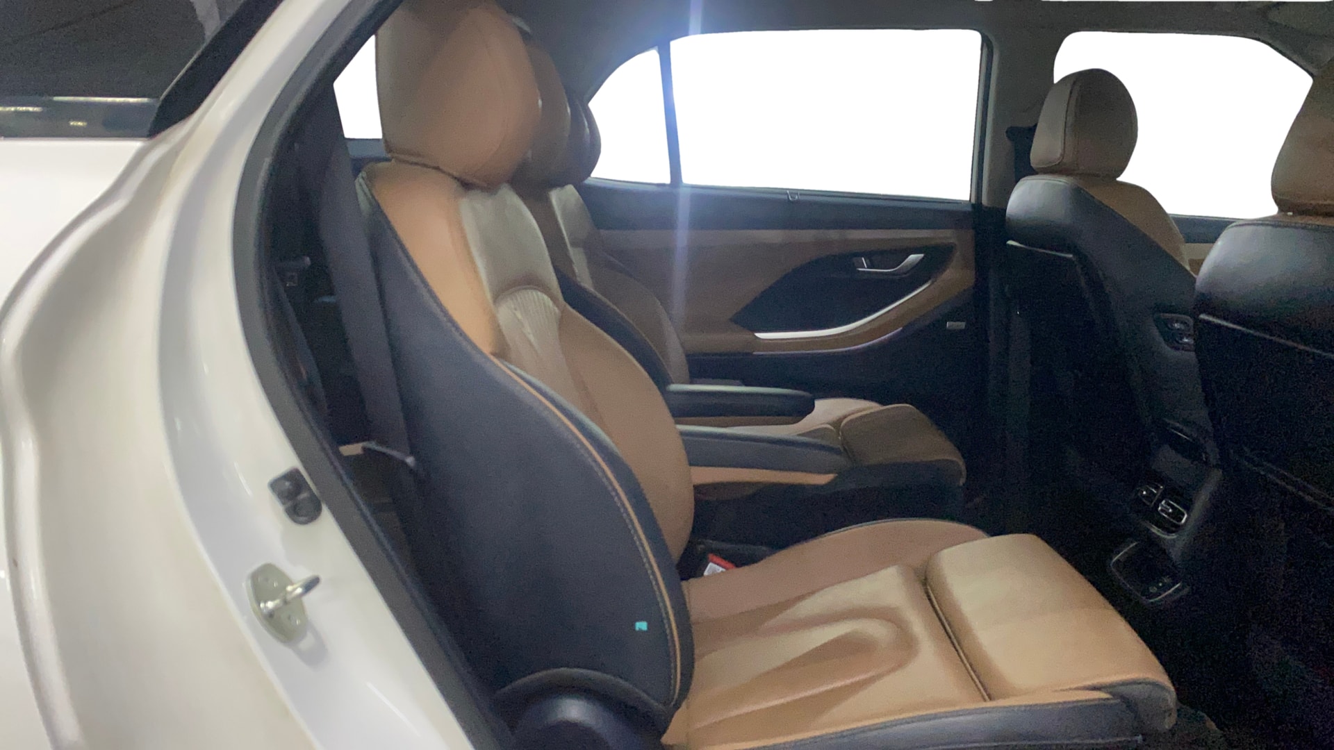 View 2024 Hyundai Alcazar Prestige 6 Seater MT Petrol Image 38 Used 2024 Hyundai Alcazar Prestige 6 Seater MT Petrol Image 38