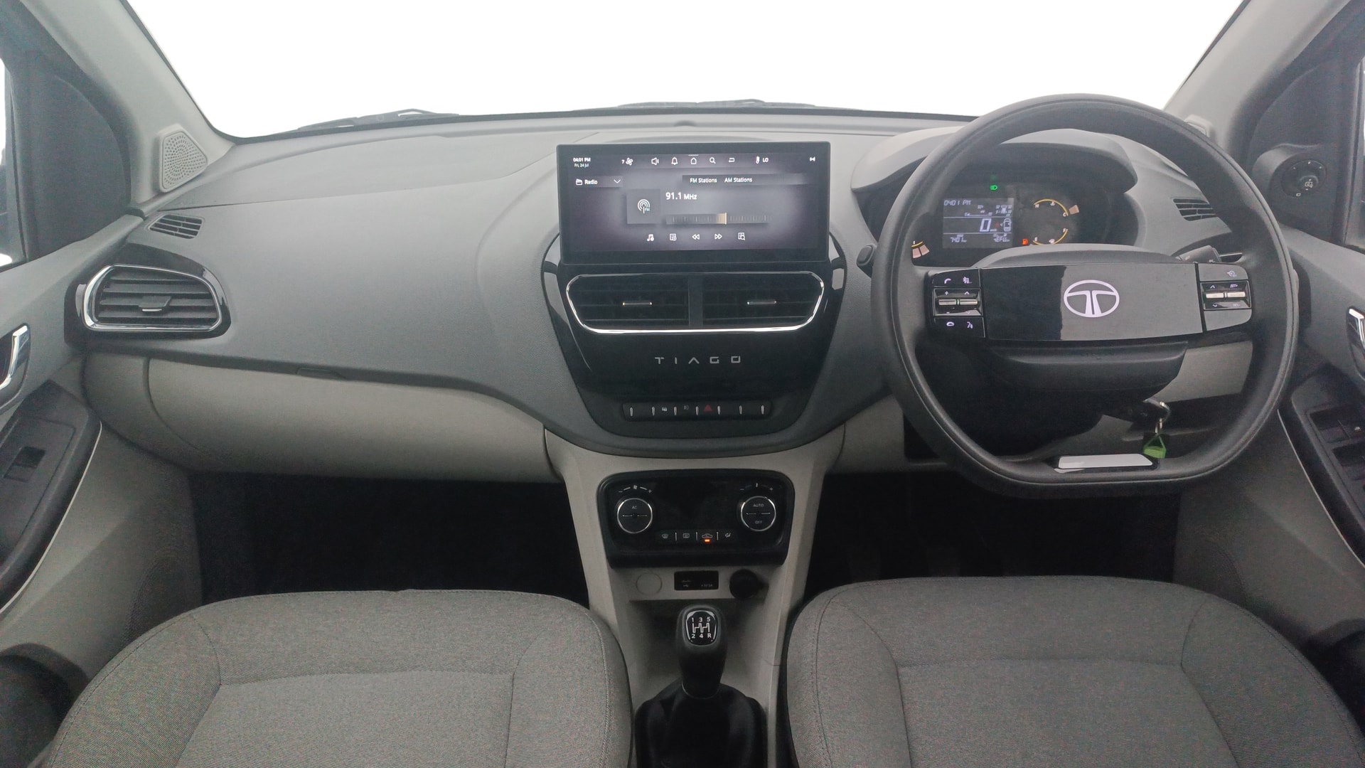 View 2025 Tata Tiago Revotorq XB Image 16 Used 2025 Tata Tiago Revotorq XB Image 16