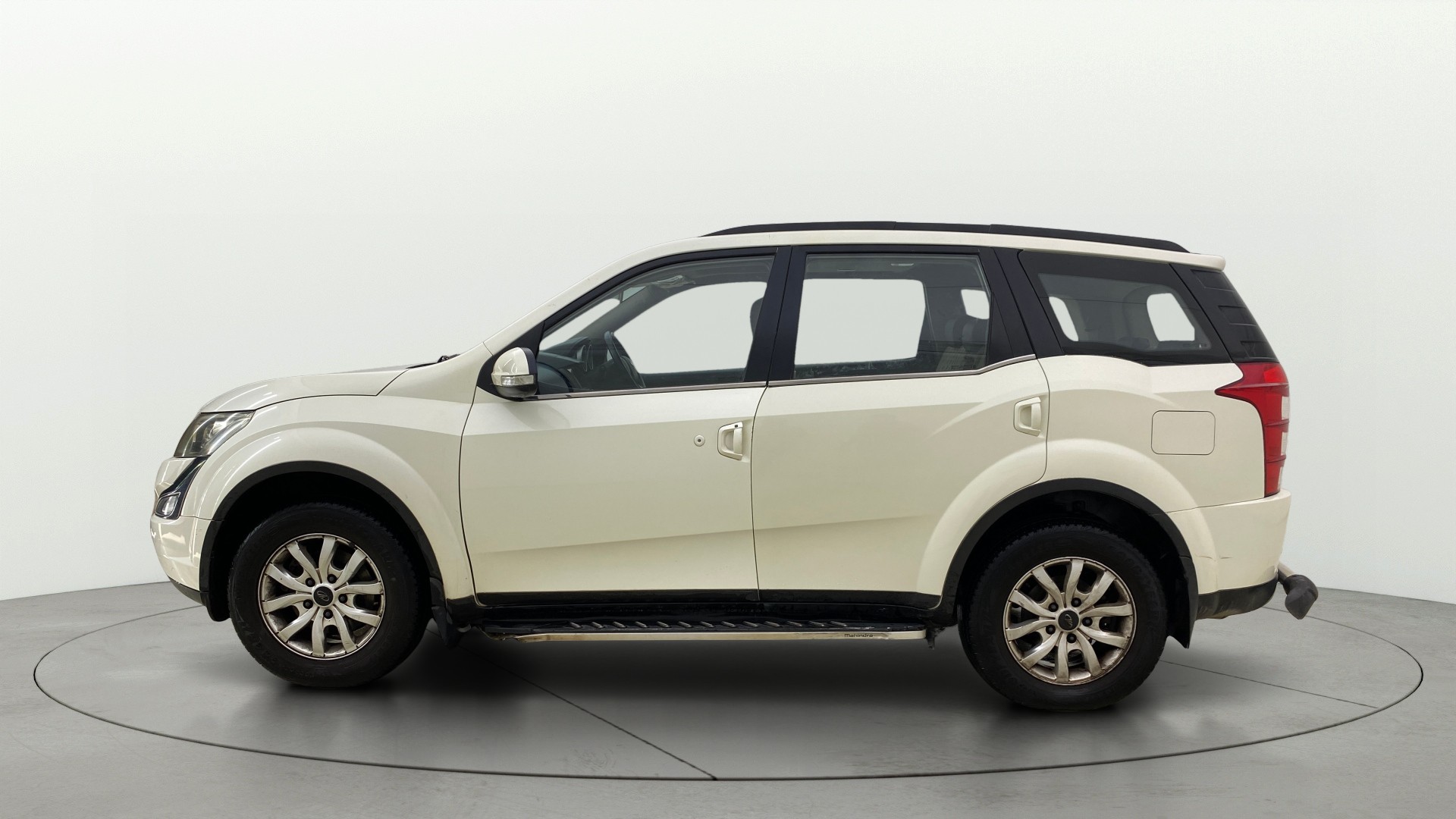 View 2015 Mahindra XUV500 W10 FWD Image 28 Used 2015 Mahindra XUV500 W10 FWD Image 28