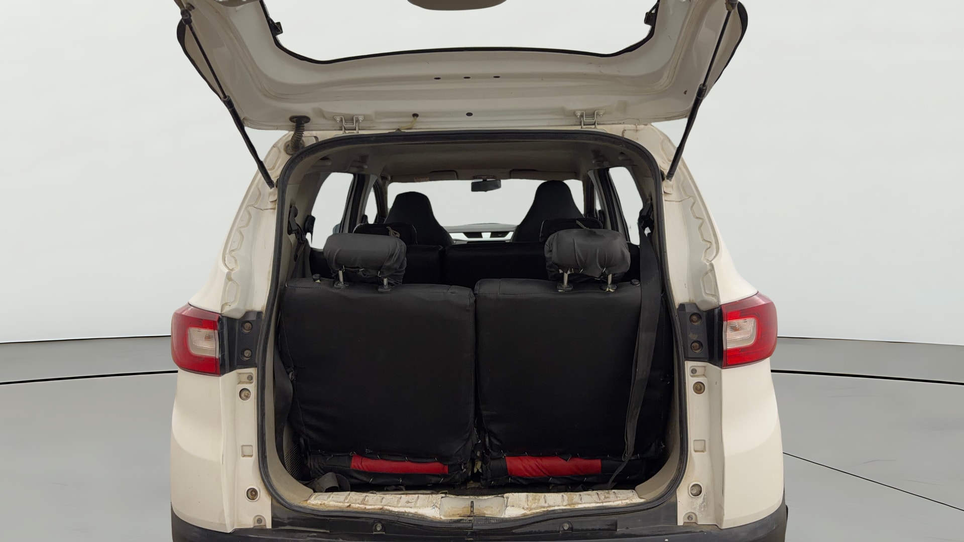 View 2022 Renault Triber RXZ Image 41 Used 2022 Renault Triber RXZ Image 41