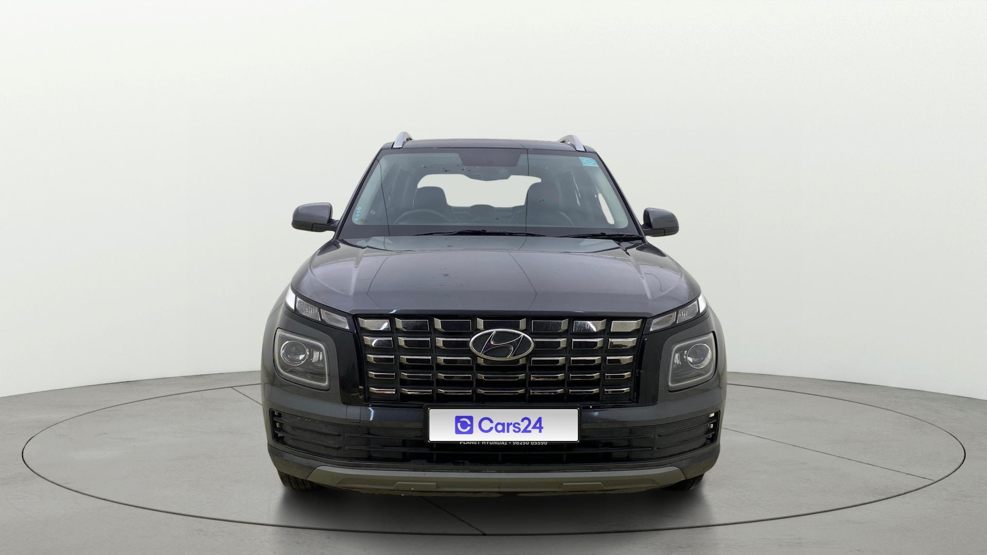 View 2024 Hyundai Venue SX 1.2 Petrol MT Image 1 Used 2024 Hyundai Venue SX 1.2 Petrol MT Image 1