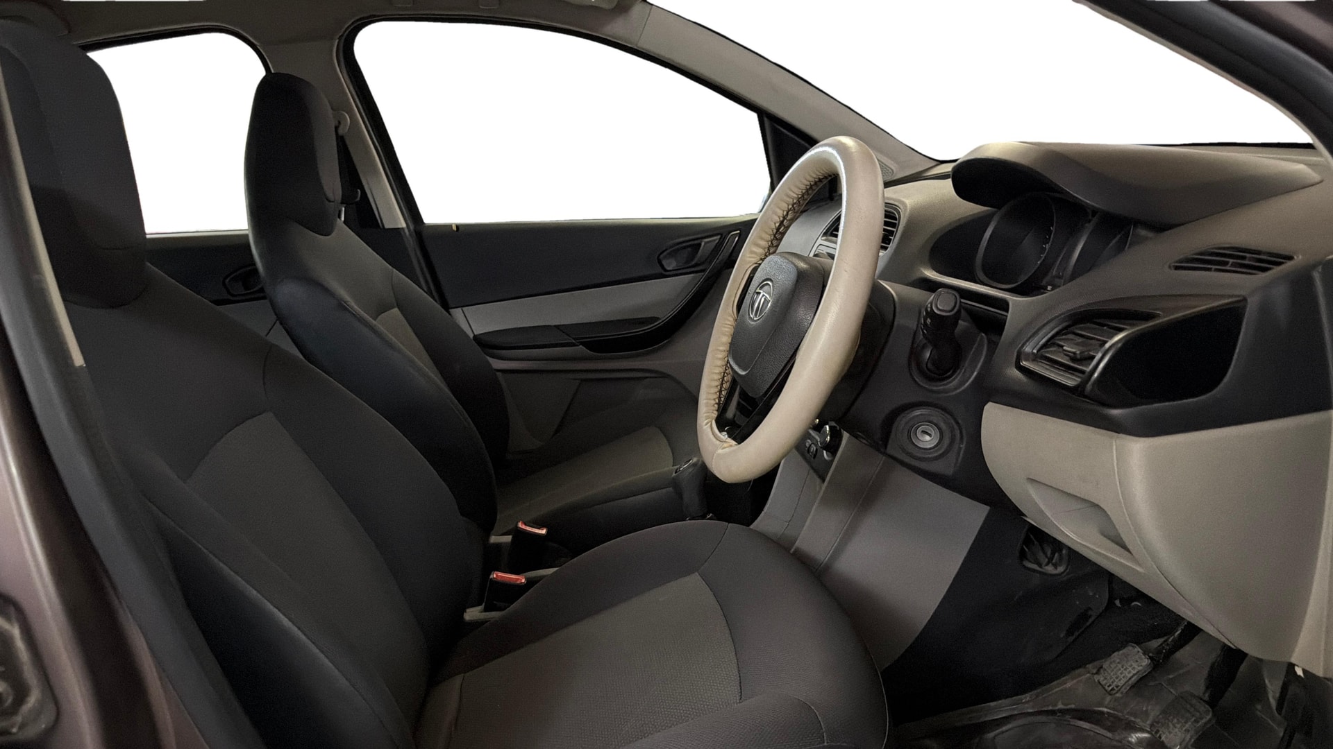 View 2018 Tata Tiago Revotorq XB Image 25 Used 2018 Tata Tiago Revotorq XB Image 25