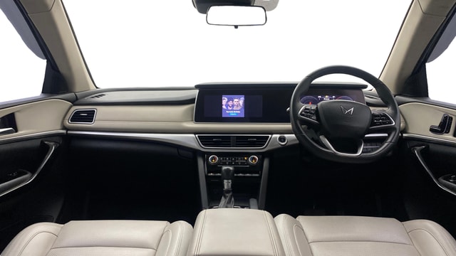 View Mahindra XUV700 Image 32 Used Mahindra XUV700 Image 32