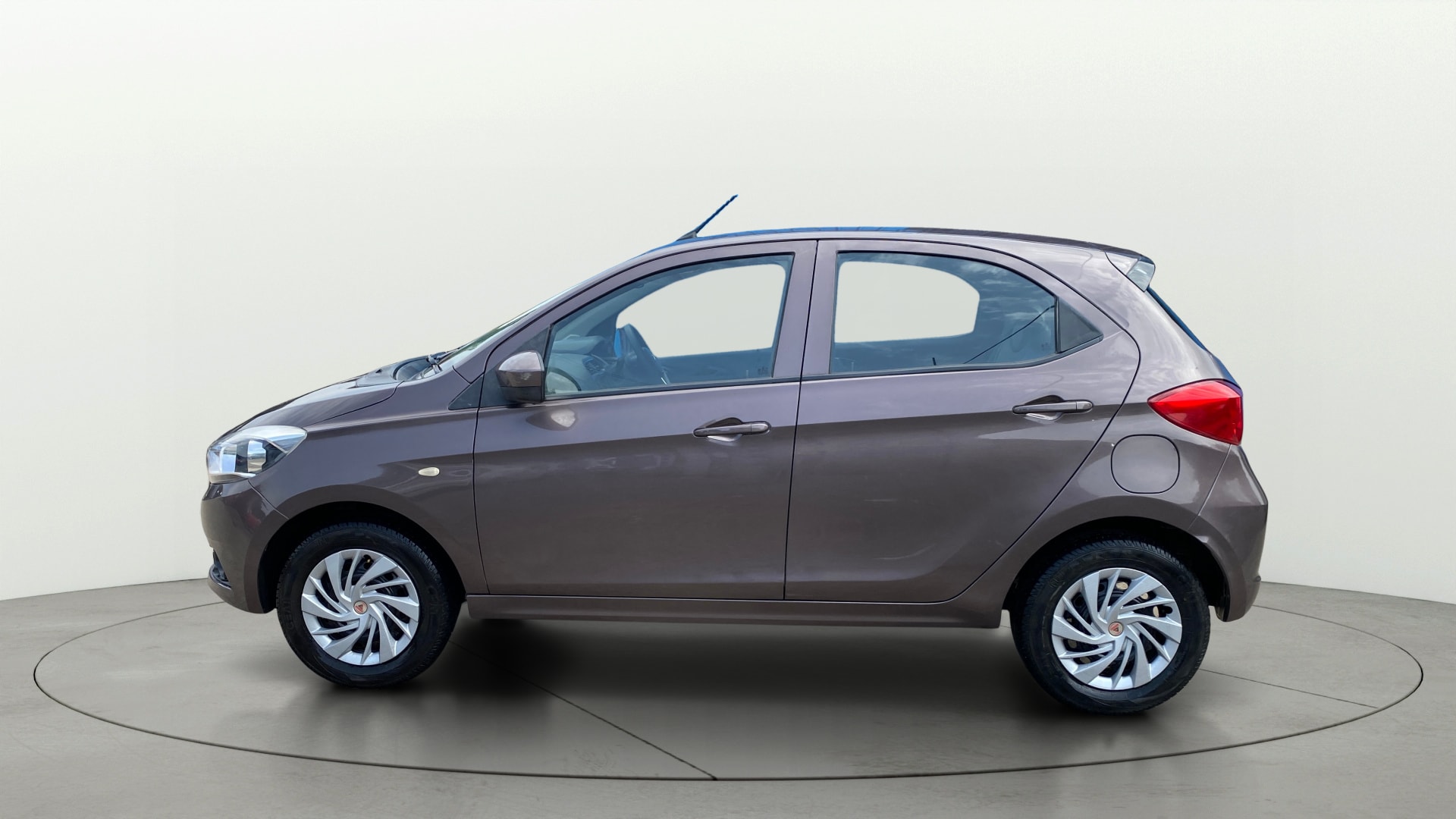 View 2017 Tata Tiago Revotorq XB Image 5 Used 2017 Tata Tiago Revotorq XB Image 5
