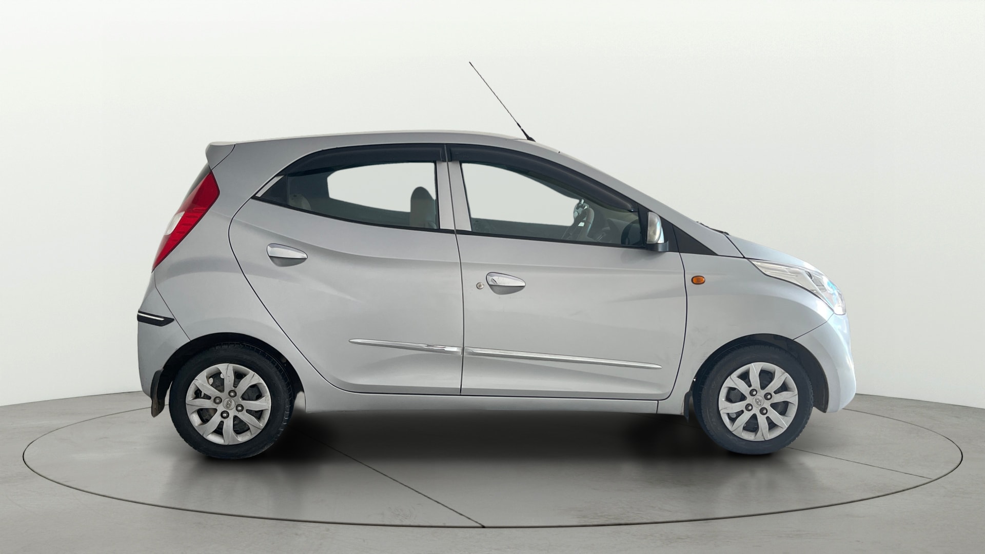 View 2016 Hyundai EON Magna Plus Image 8 Used 2016 Hyundai EON Magna Plus Image 8