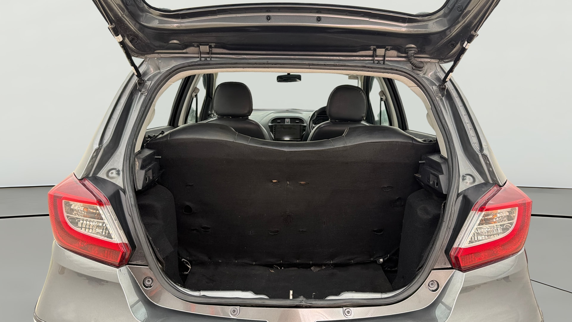 View 2022 Tata Tiago Revotorq XB Image 37 Used 2022 Tata Tiago Revotorq XB Image 37