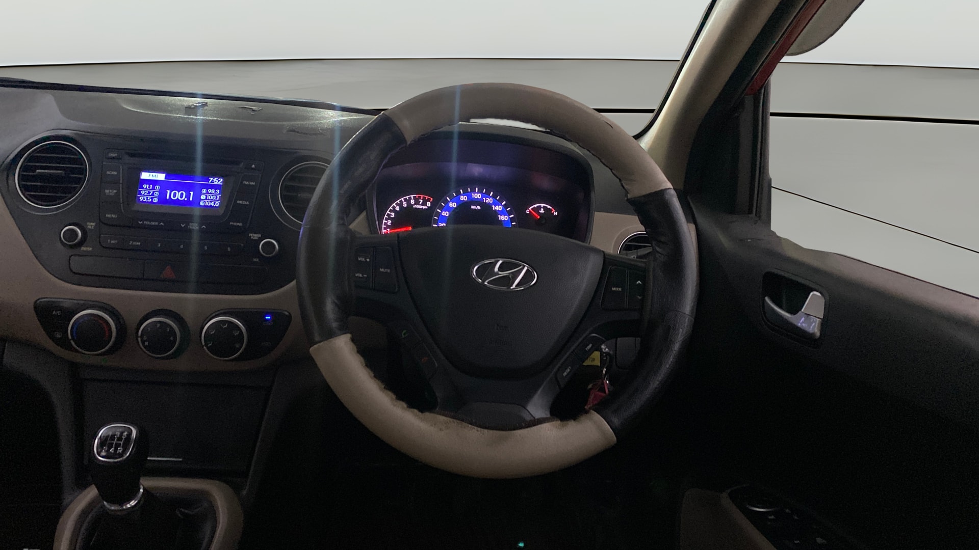 View 2015 Hyundai Xcent SX Petrol Image 12 Used 2015 Hyundai Xcent SX Petrol Image 12