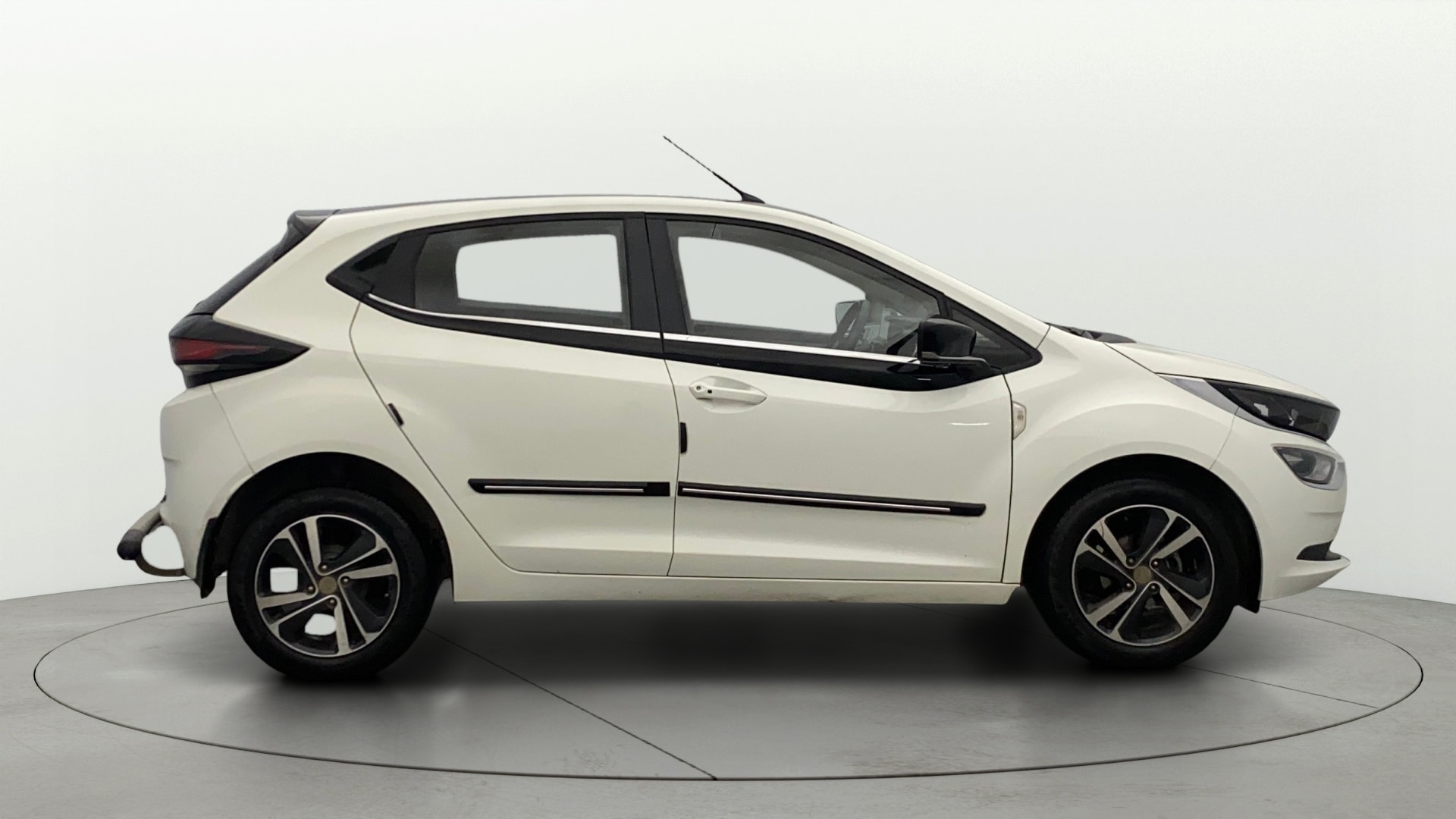View 2023 Tata Altroz XZ Plus Petrol Image 29 Used 2023 Tata Altroz XZ Plus Petrol Image 29