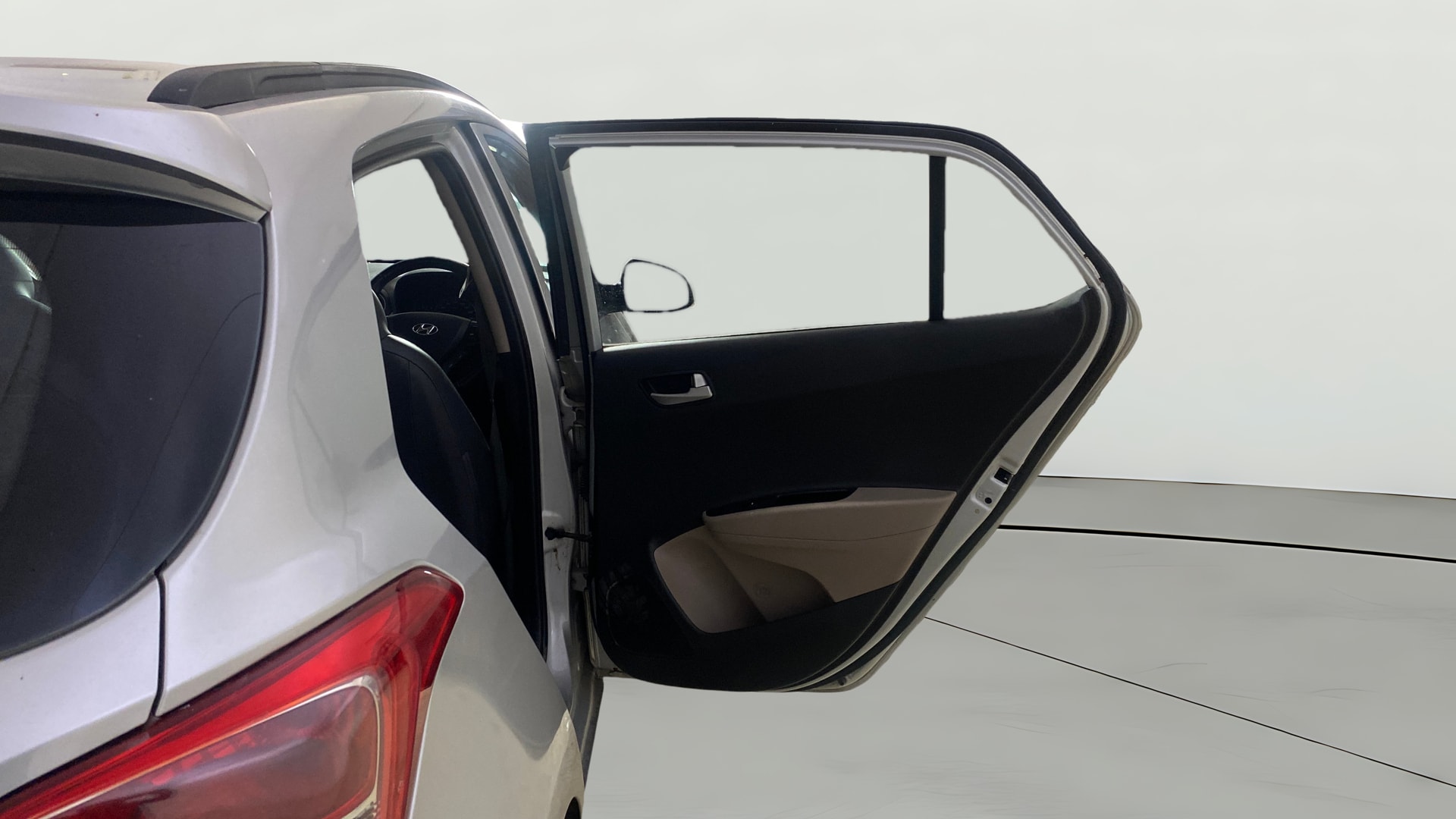 View 2015 Hyundai Grand i10 Asta AT 1.2 Kappa VTVT Image 7 Used 2015 Hyundai Grand i10 Asta AT 1.2 Kappa VTVT Image 7