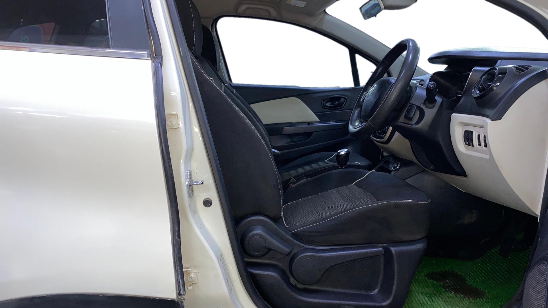 View 2019 Renault Captur RXL Diesel Image 26 Used 2019 Renault Captur RXL Diesel Image 26