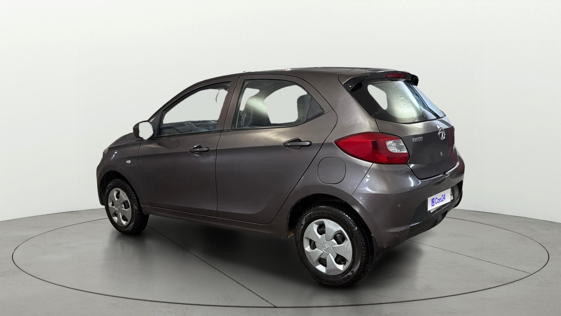 View 2018 Tata Tiago Revotorq XB Image 2 Used 2018 Tata Tiago Revotorq XB Image 2