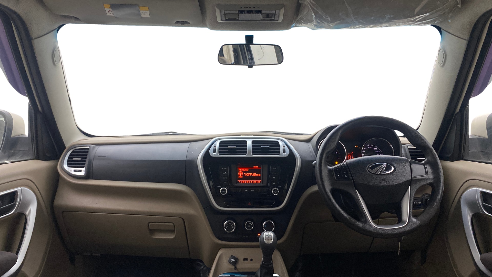 View 2018 Mahindra TUV300 T8 Image 31 Used 2018 Mahindra TUV300 T8 Image 31