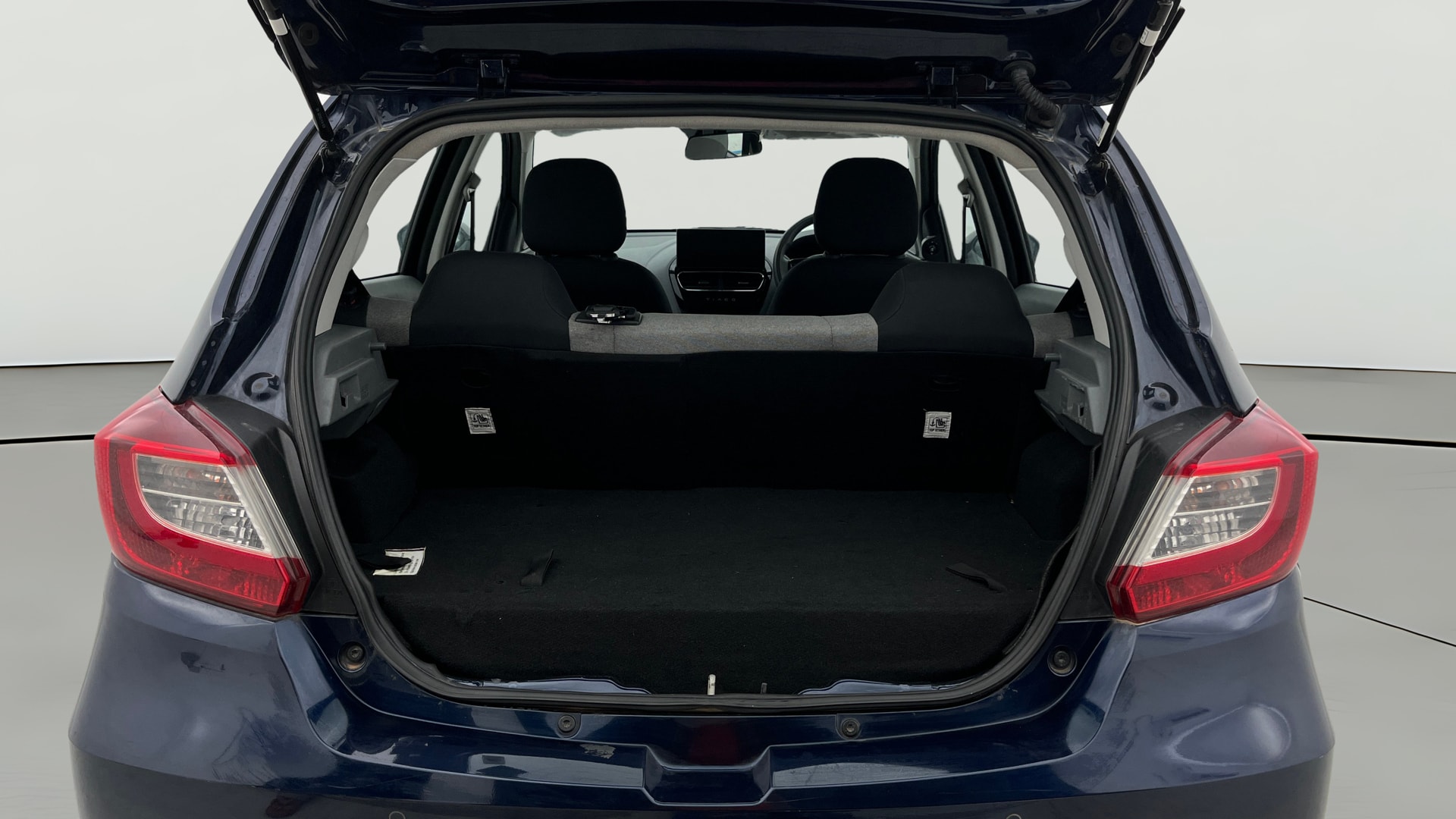 View 2025 Tata Tiago Revotorq XB Image 38 Used 2025 Tata Tiago Revotorq XB Image 38
