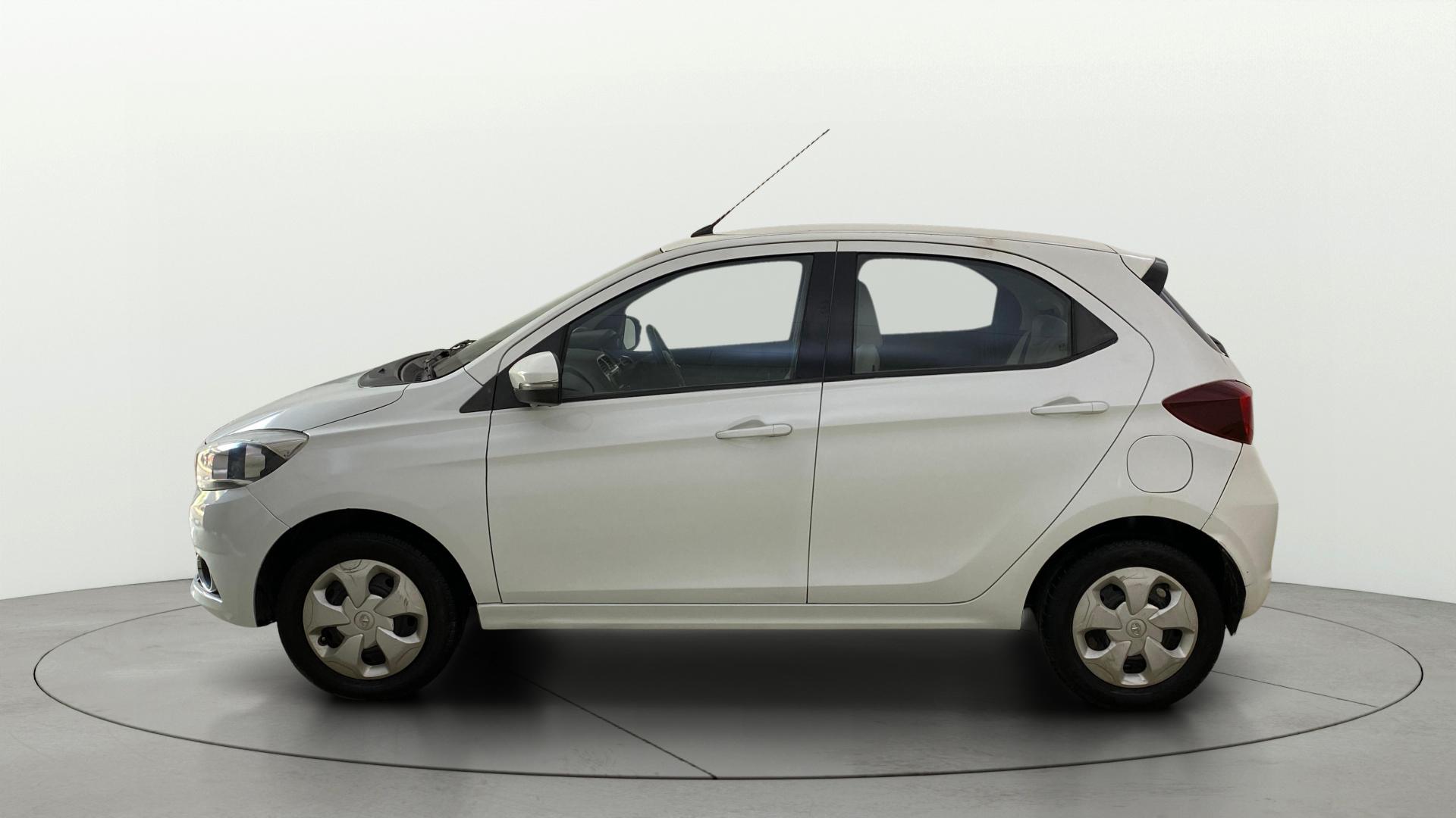 यूज़्ड 2016 टाटा टियागो, Mumbai 4 यूज़्ड 2016 टाटा टियागो, Mumbai 4