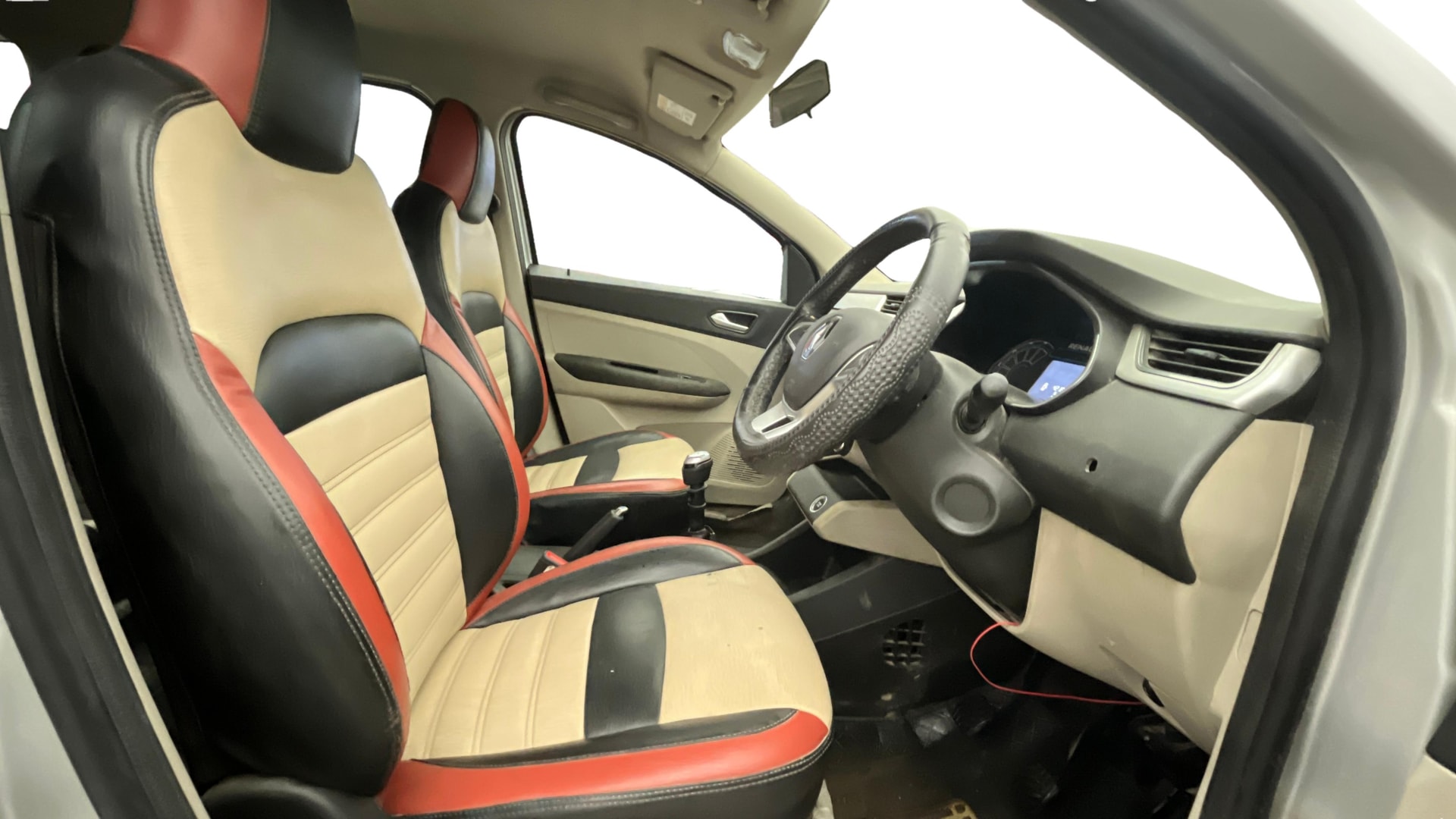 View 2020 Renault Triber RXZ Image 18 Used 2020 Renault Triber RXZ Image 18