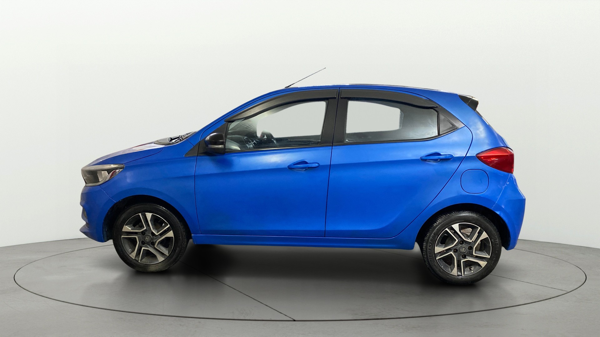 View 2020 Tata Tiago Revotorq XB Image 5 Used 2020 Tata Tiago Revotorq XB Image 5