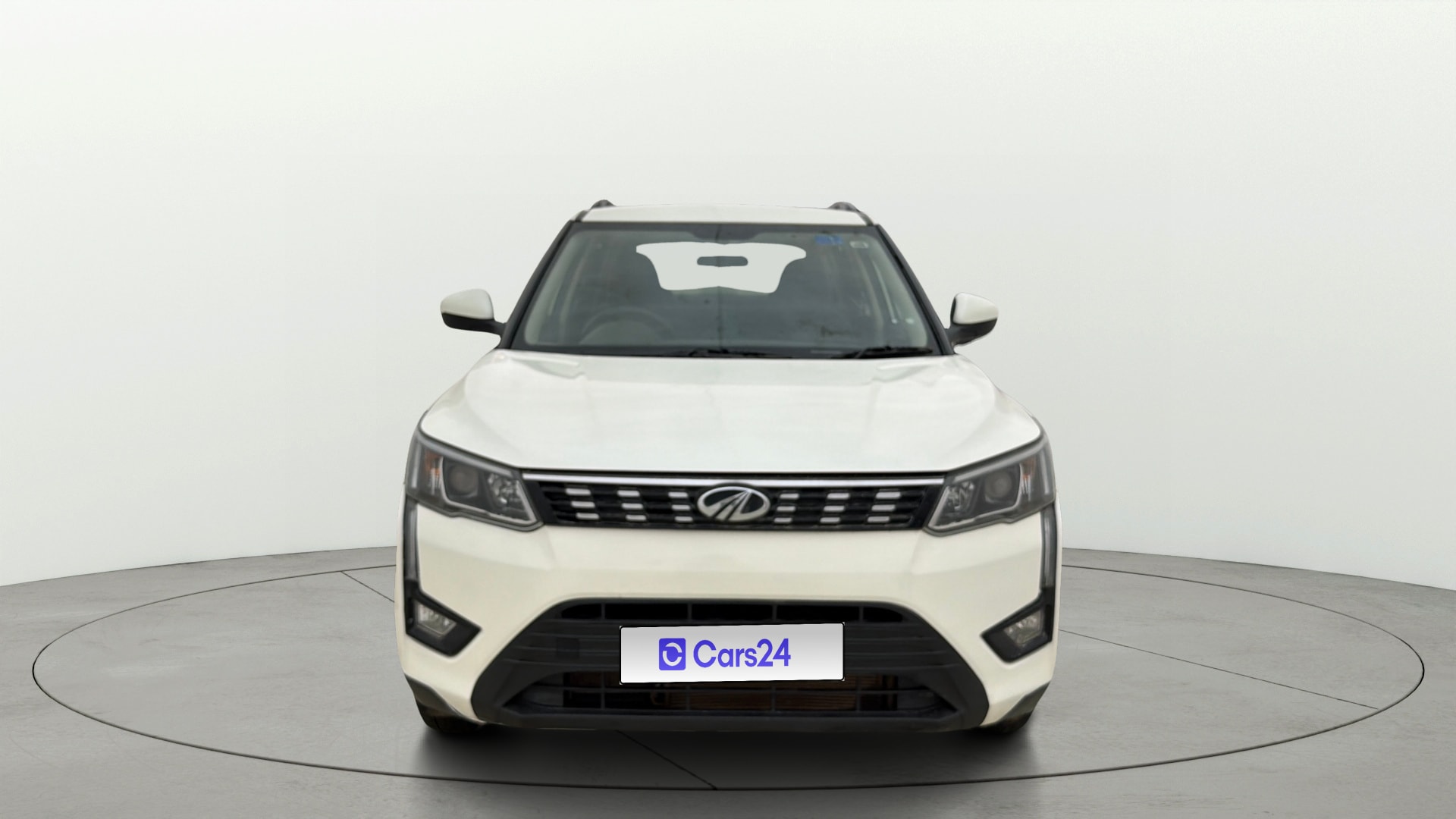 View 2022 Mahindra XUV300 W4 Petrol BS IV Image 1 Used 2022 Mahindra XUV300 W4 Petrol BS IV Image 1