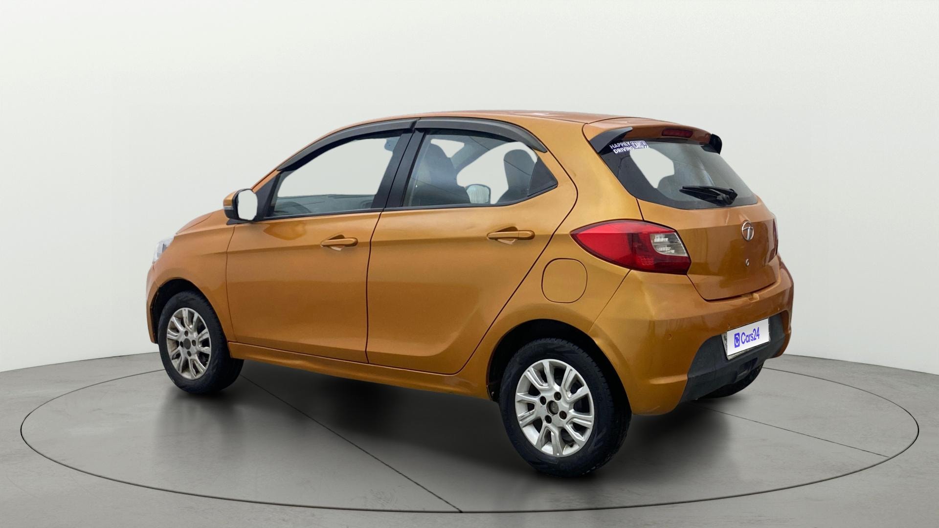 View 2016 Tata Tiago Revotorq XB Image 2 Used 2016 Tata Tiago Revotorq XB Image 2