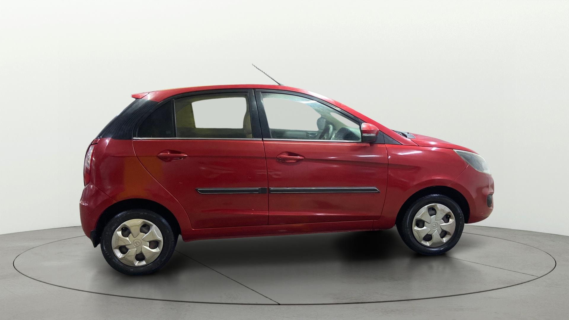 View 2015 Tata Bolt XE Quadrajet 75PS Diesel Image 8 Used 2015 Tata Bolt XE Quadrajet 75PS Diesel Image 8