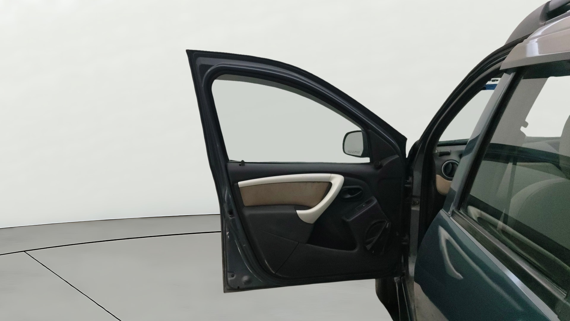 View 2014 Renault Duster Diesel 85PS 4x2 MT Image 31 Used 2014 Renault Duster Diesel 85PS 4x2 MT Image 31