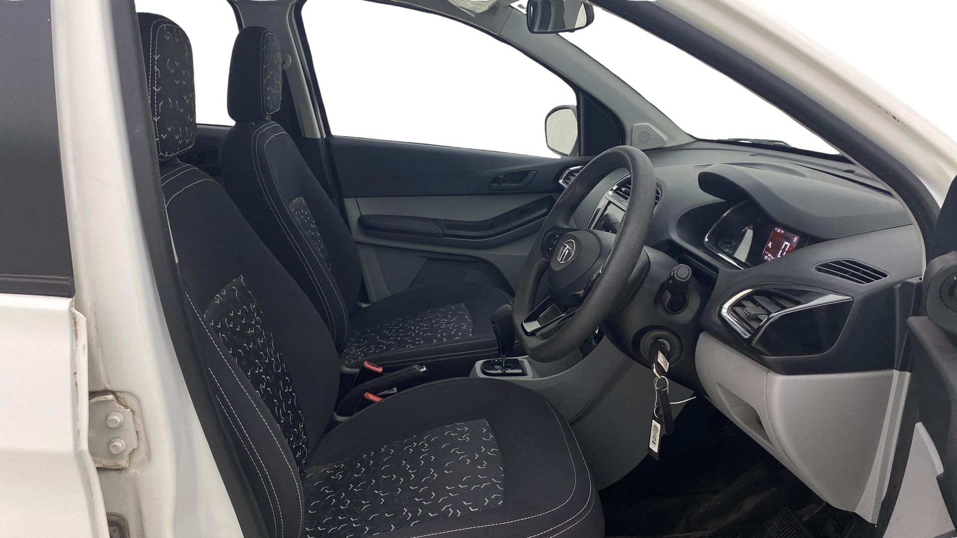 View 2023 Tata Tiago Revotorq XB Image 16 Used 2023 Tata Tiago Revotorq XB Image 16