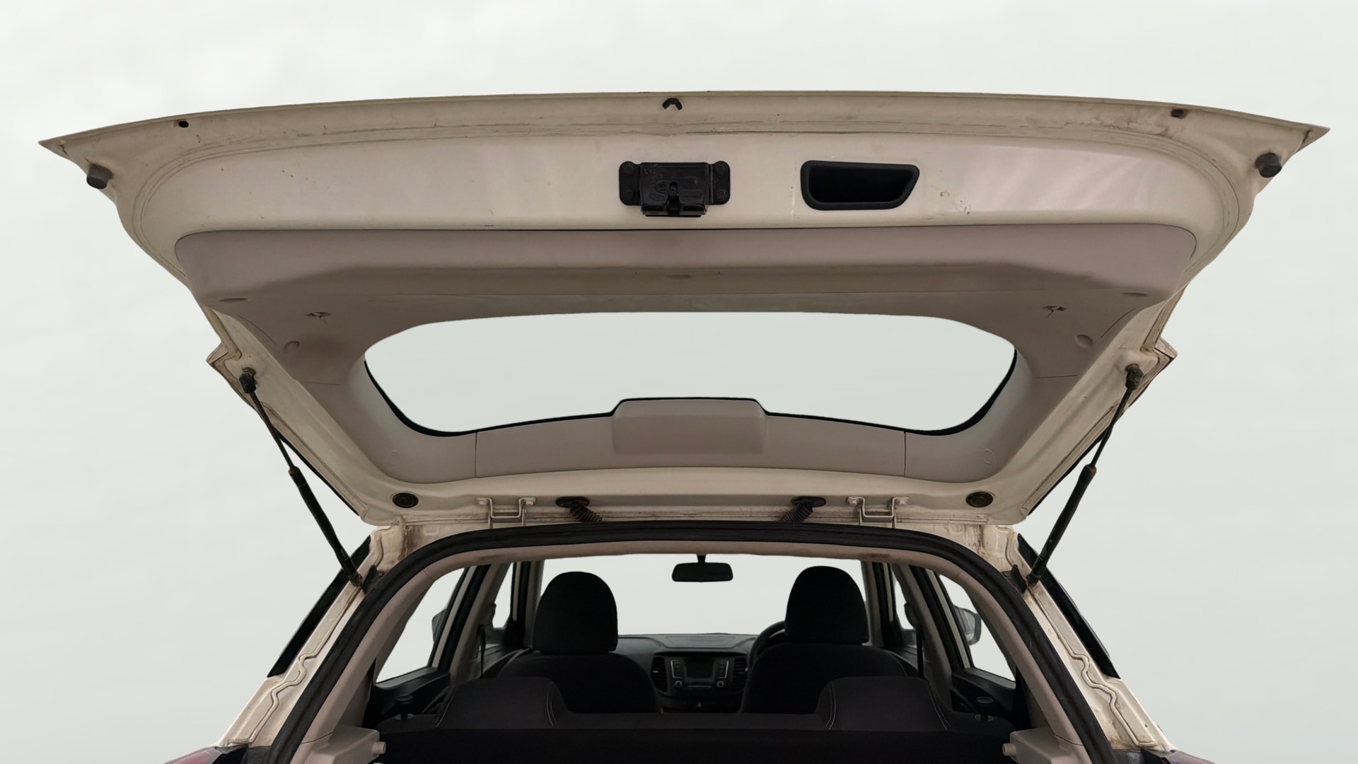 View 2022 Mahindra XUV300 W4 Petrol BS IV Image 16 Used 2022 Mahindra XUV300 W4 Petrol BS IV Image 16