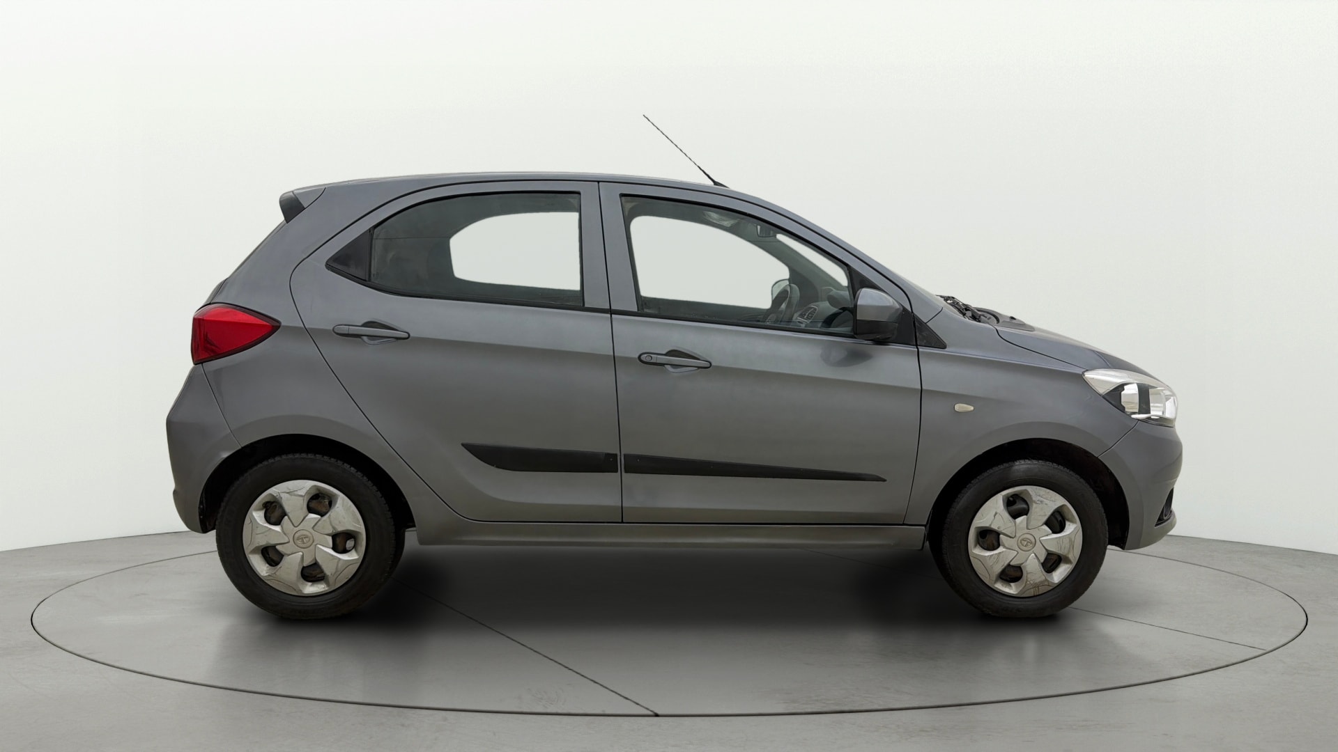 View 2018 Tata Tiago Revotorq XB Image 8 Used 2018 Tata Tiago Revotorq XB Image 8