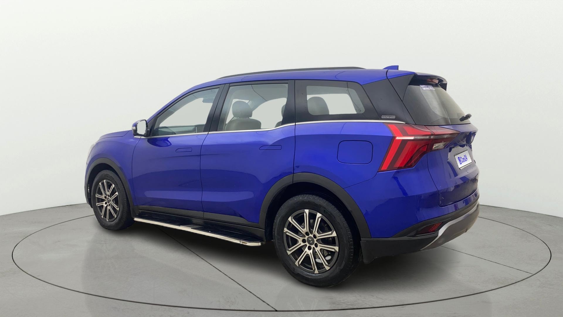 View 2022 Mahindra XUV700 MX Petrol 5 STR Image 2 Used 2022 Mahindra XUV700 MX Petrol 5 STR Image 2