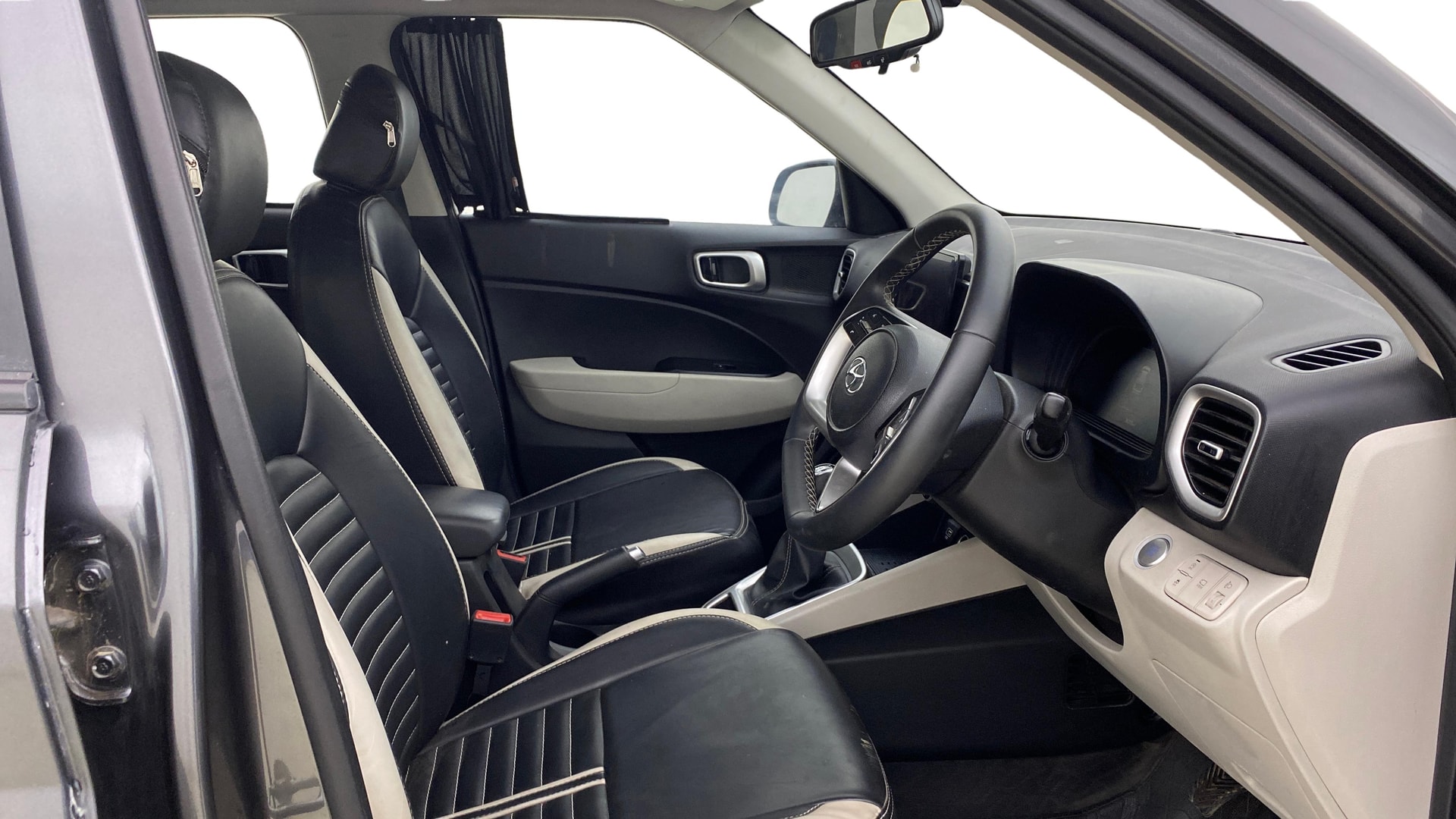 View 2024 Hyundai Venue SX 1.2 Petrol MT Image 18 Used 2024 Hyundai Venue SX 1.2 Petrol MT Image 18