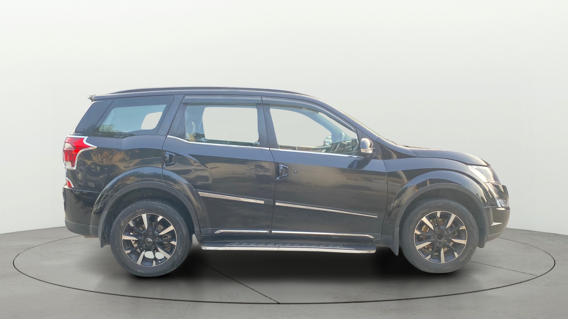 View 2018 Mahindra XUV500 W11 AT Image 29 Used 2018 Mahindra XUV500 W11 AT Image 29