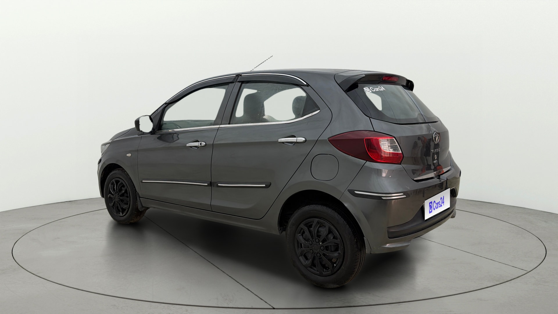 View 2022 Tata Tiago Revotorq XB Image 2 Used 2022 Tata Tiago Revotorq XB Image 2