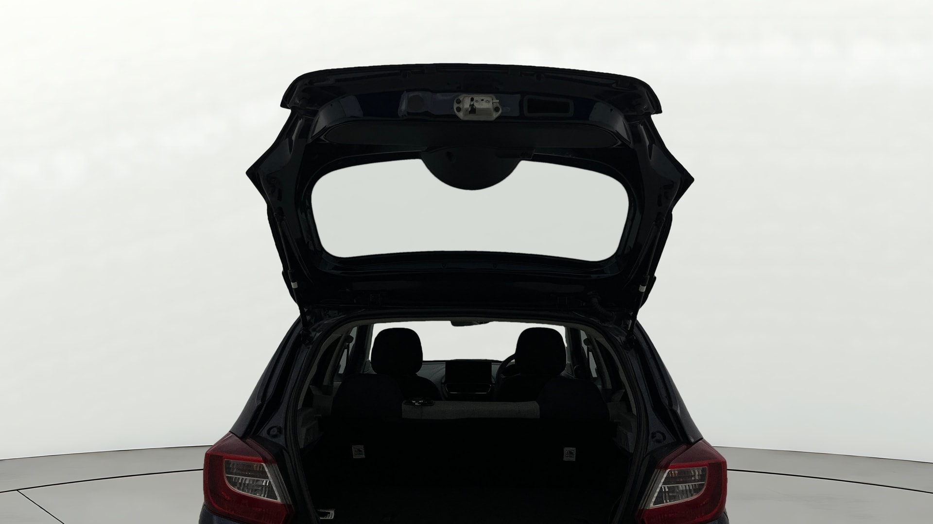View 2025 Tata Tiago Revotorq XB Image 17 Used 2025 Tata Tiago Revotorq XB Image 17