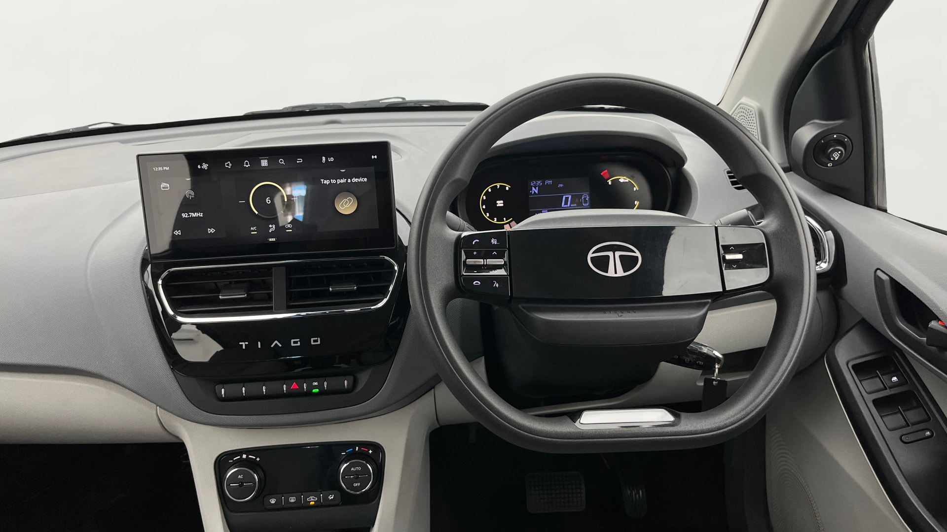View 2025 Tata Tiago Revotorq XB Image 21 Used 2025 Tata Tiago Revotorq XB Image 21
