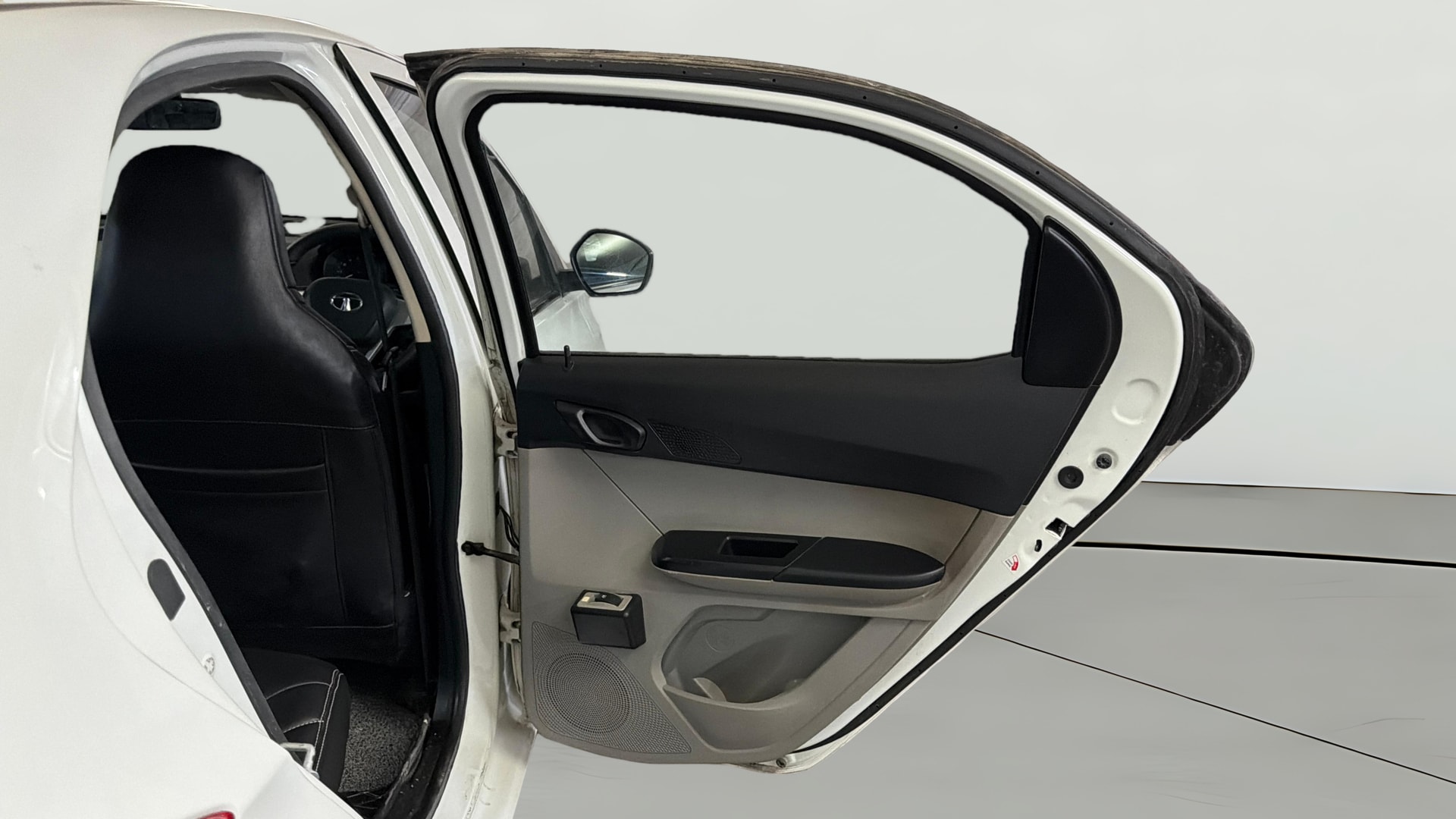 View 2018 Tata Tiago Revotorq XB Image 7 Used 2018 Tata Tiago Revotorq XB Image 7