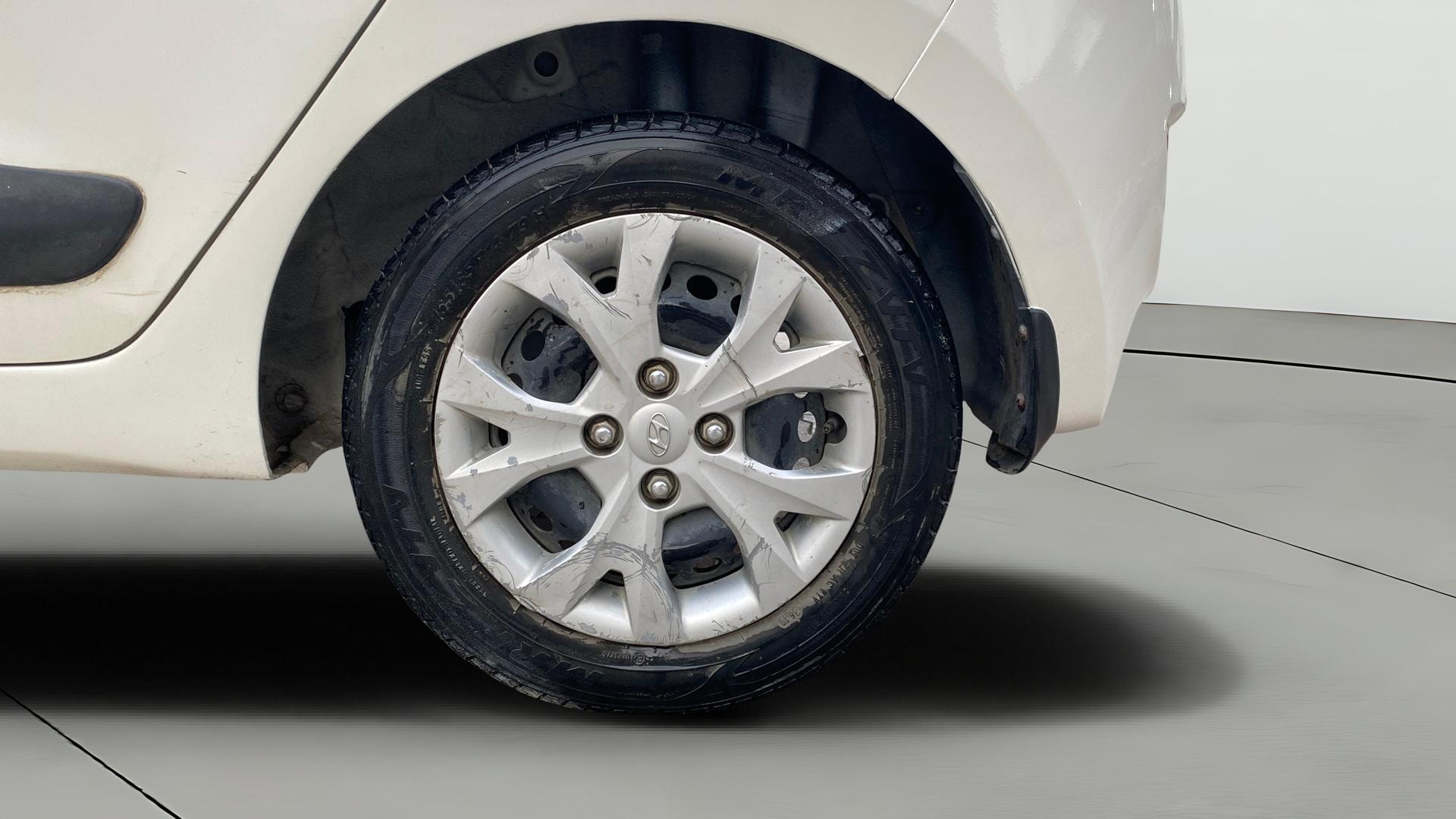 View 2015 Hyundai Grand i10 Magna 1.2 Kappa VTVT Image 11 Used 2015 Hyundai Grand i10 Magna 1.2 Kappa VTVT Image 11