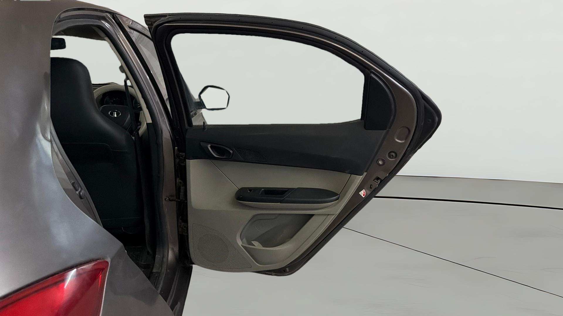 View 2018 Tata Tiago Revotorq XB Image 7 Used 2018 Tata Tiago Revotorq XB Image 7
