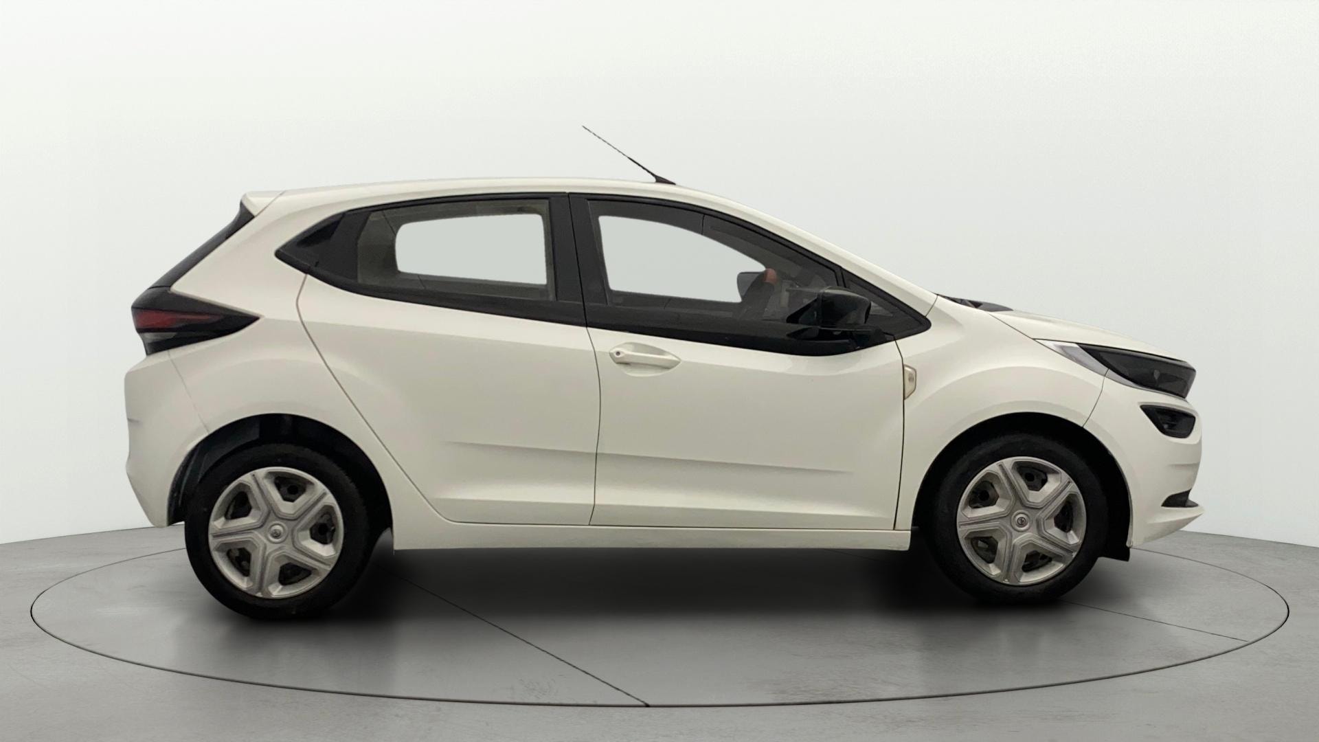 View 2021 Tata Altroz XM Plus Petrol Image 8 Used 2021 Tata Altroz XM Plus Petrol Image 8