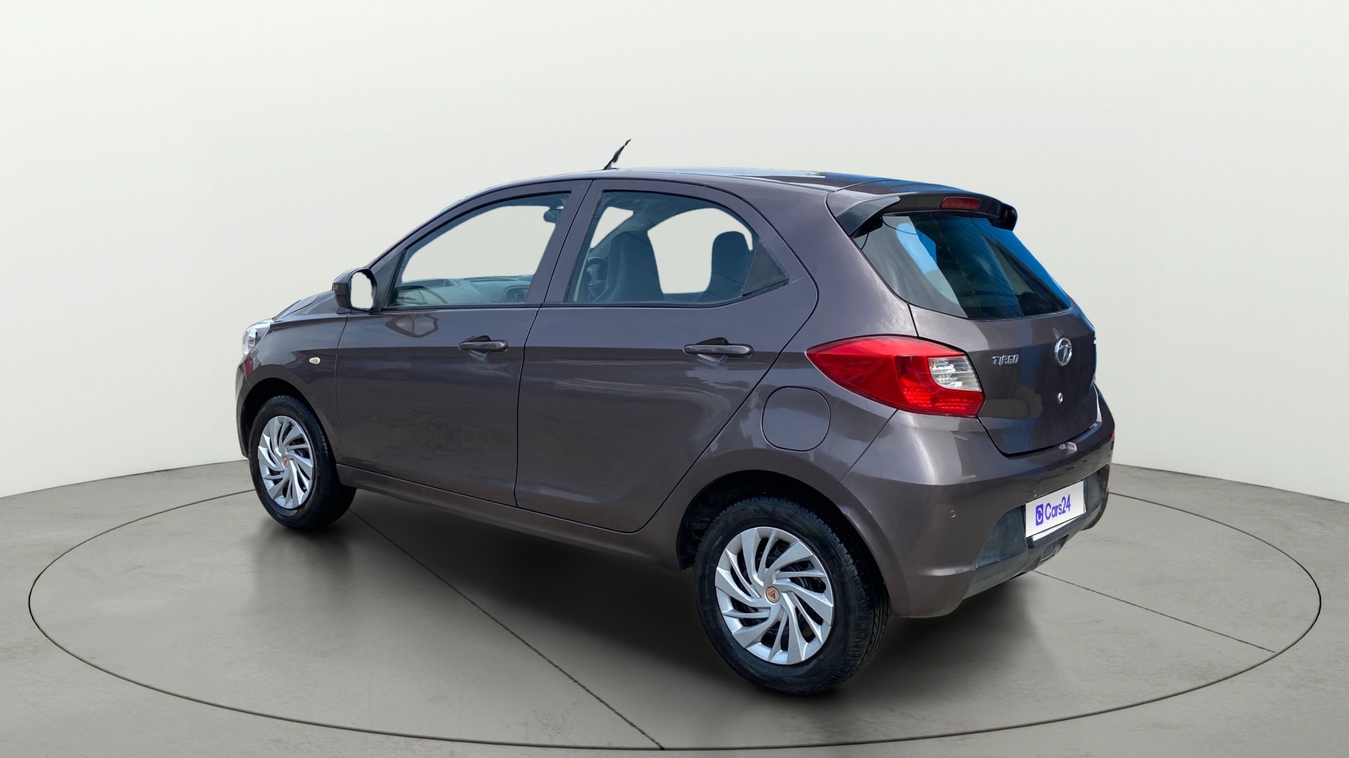 View 2017 Tata Tiago Revotorq XB Image 2 Used 2017 Tata Tiago Revotorq XB Image 2