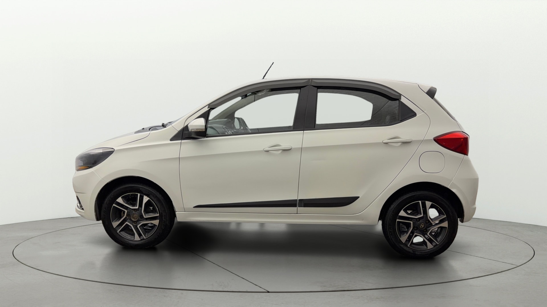 View 2019 Tata Tiago Revotorq XB Image 5 Used 2019 Tata Tiago Revotorq XB Image 5