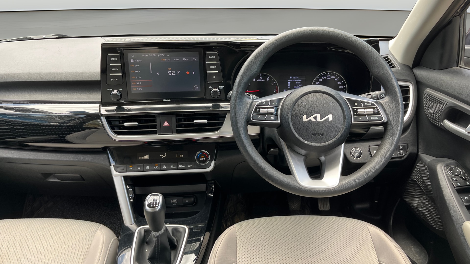 View 2023 Kia Seltos D1.5 CRDI VGT 6MT HTK Plus Image 13 Used 2023 Kia Seltos D1.5 CRDI VGT 6MT HTK Plus Image 13
