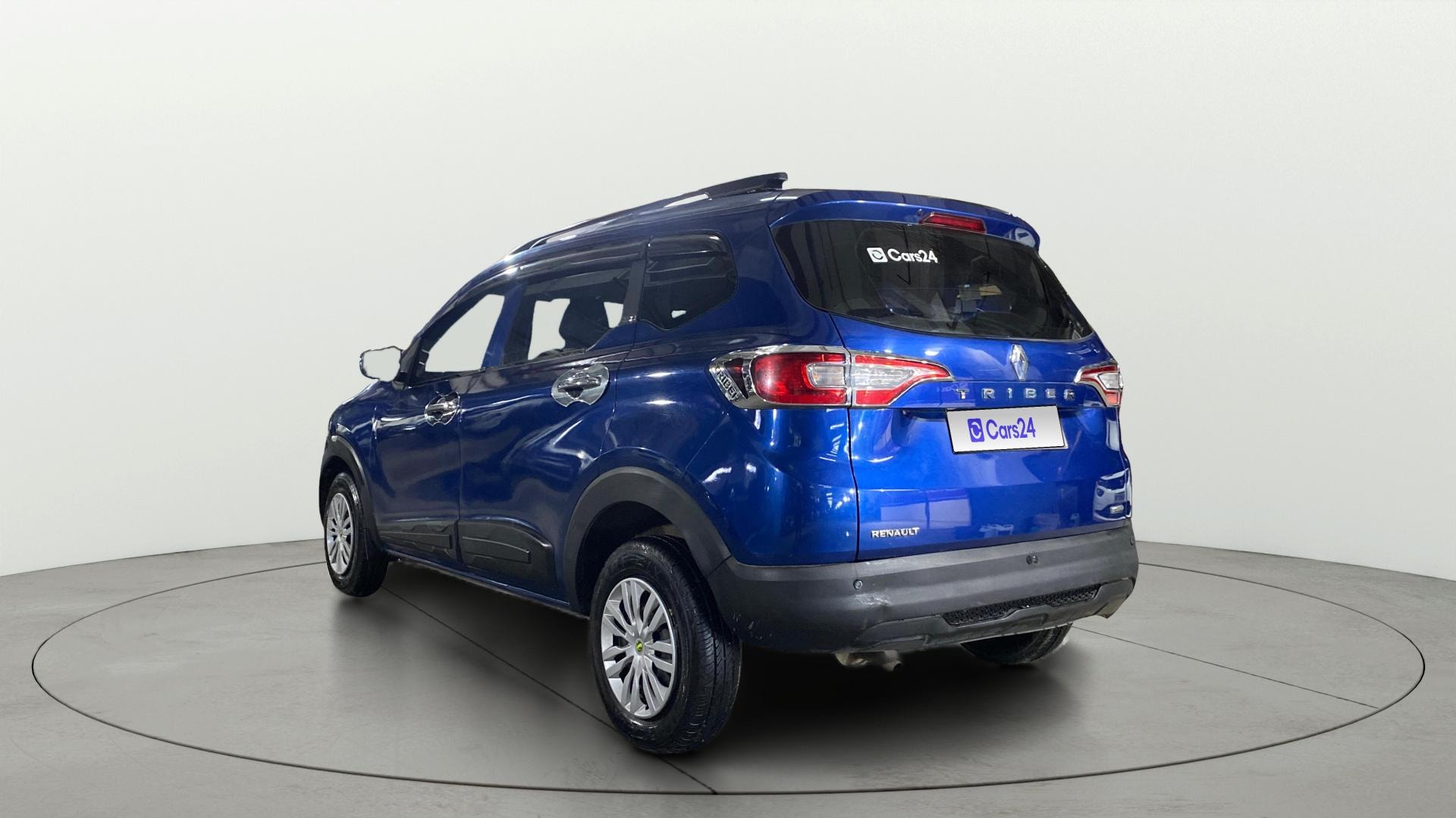 View 2020 Renault Triber RXE Image 2 Used 2020 Renault Triber RXE Image 2